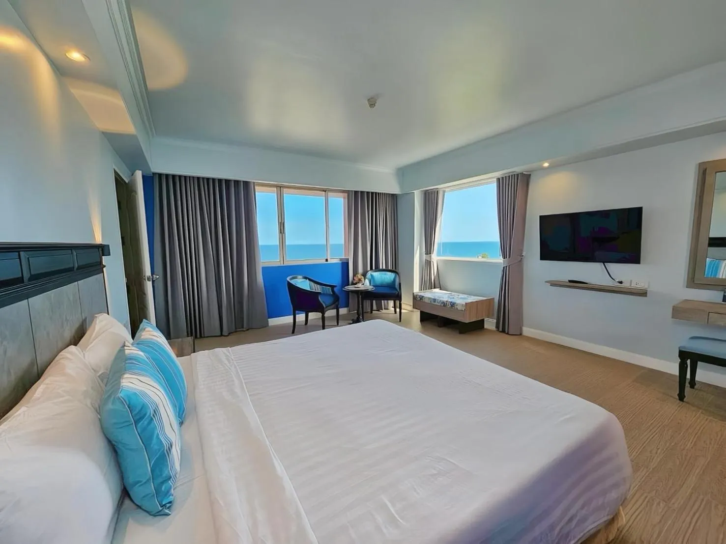 Bed in Hua Hin Grand Hotel and Plaza - SHA Extra Plus