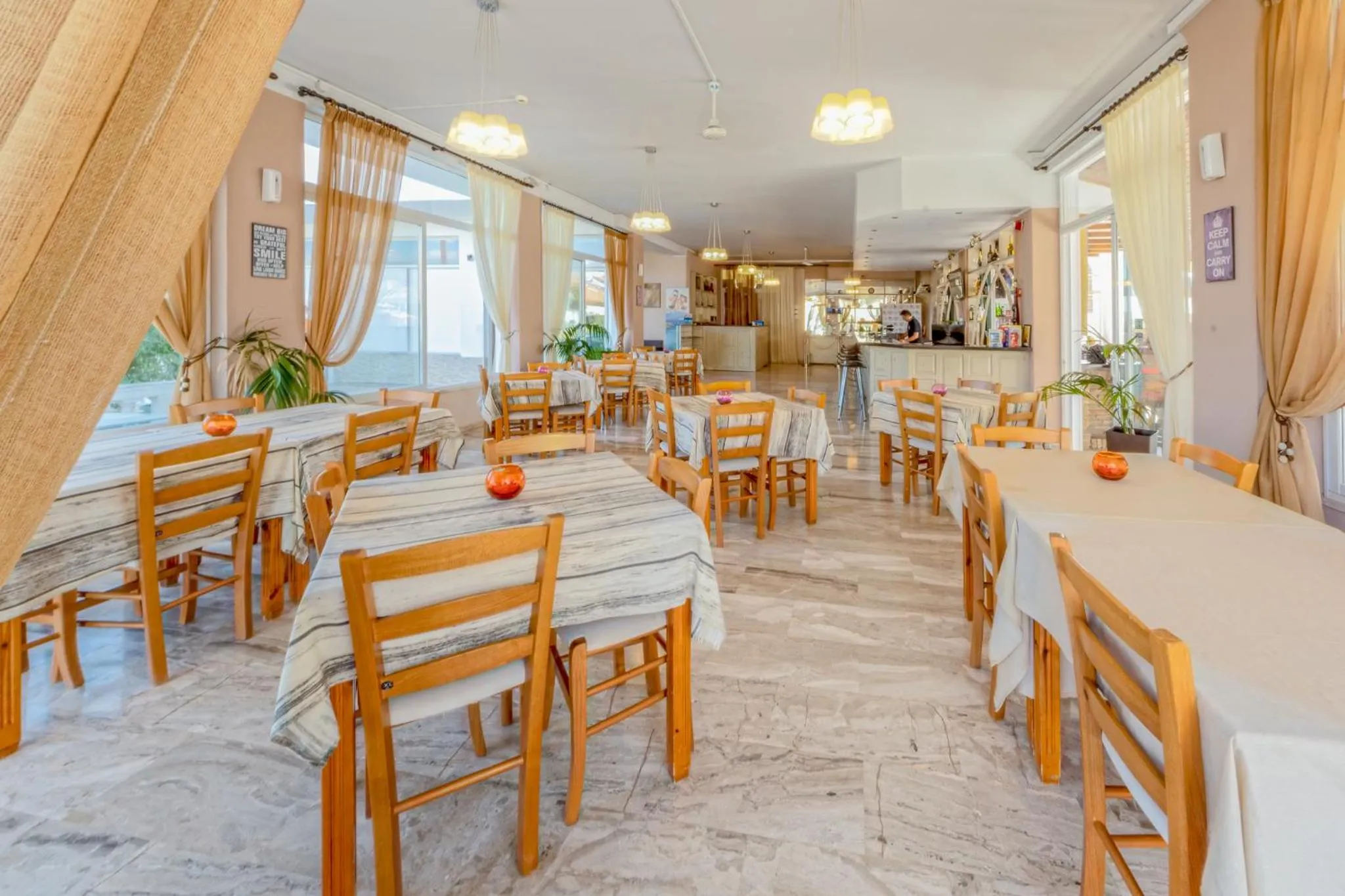 Restaurant/places to eat in Chandris Apartments