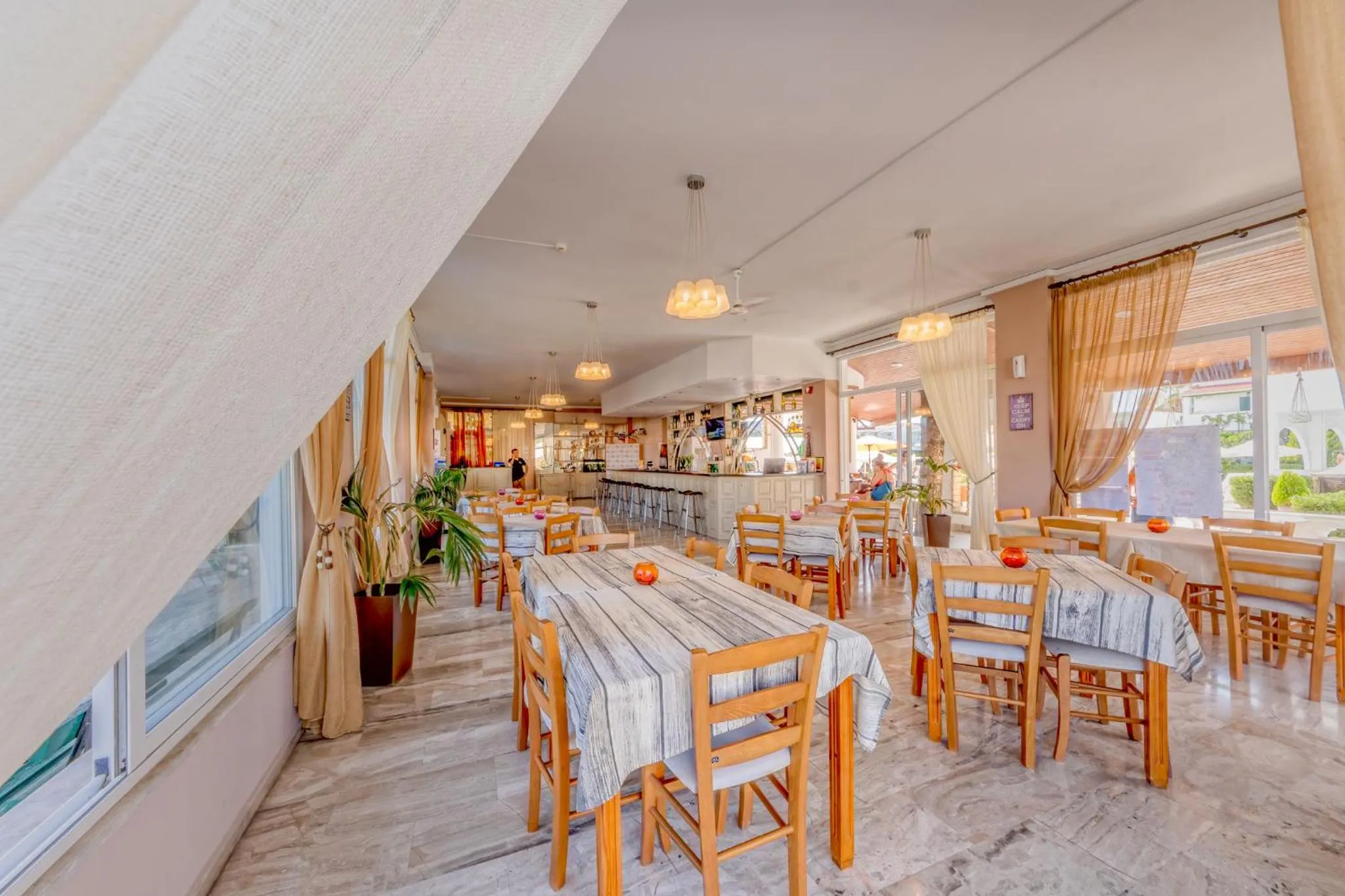 Restaurant/places to eat in Chandris Apartments