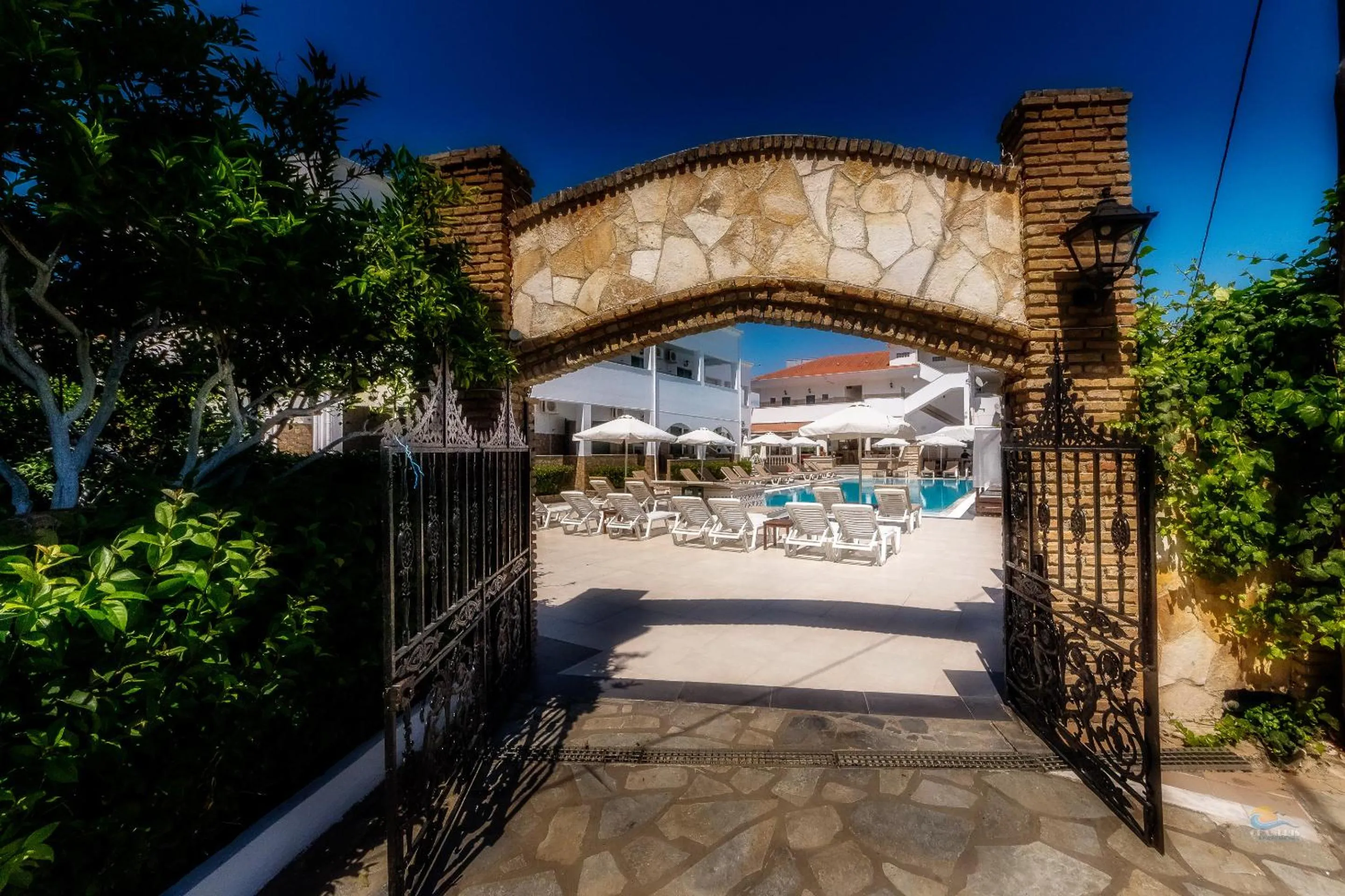 Facade/entrance in Chandris Apartments