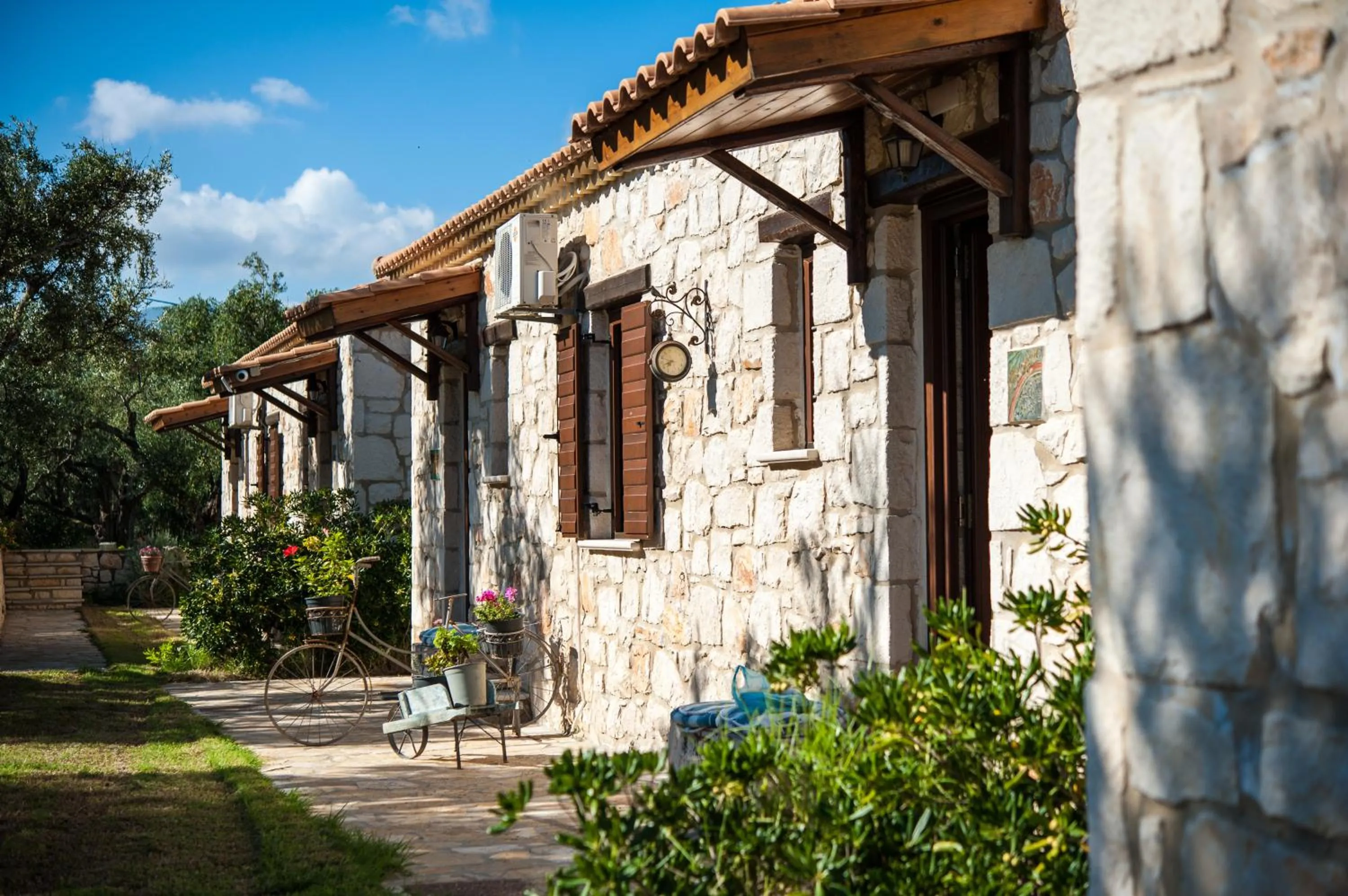 Property building in Kavos Psarou Villas