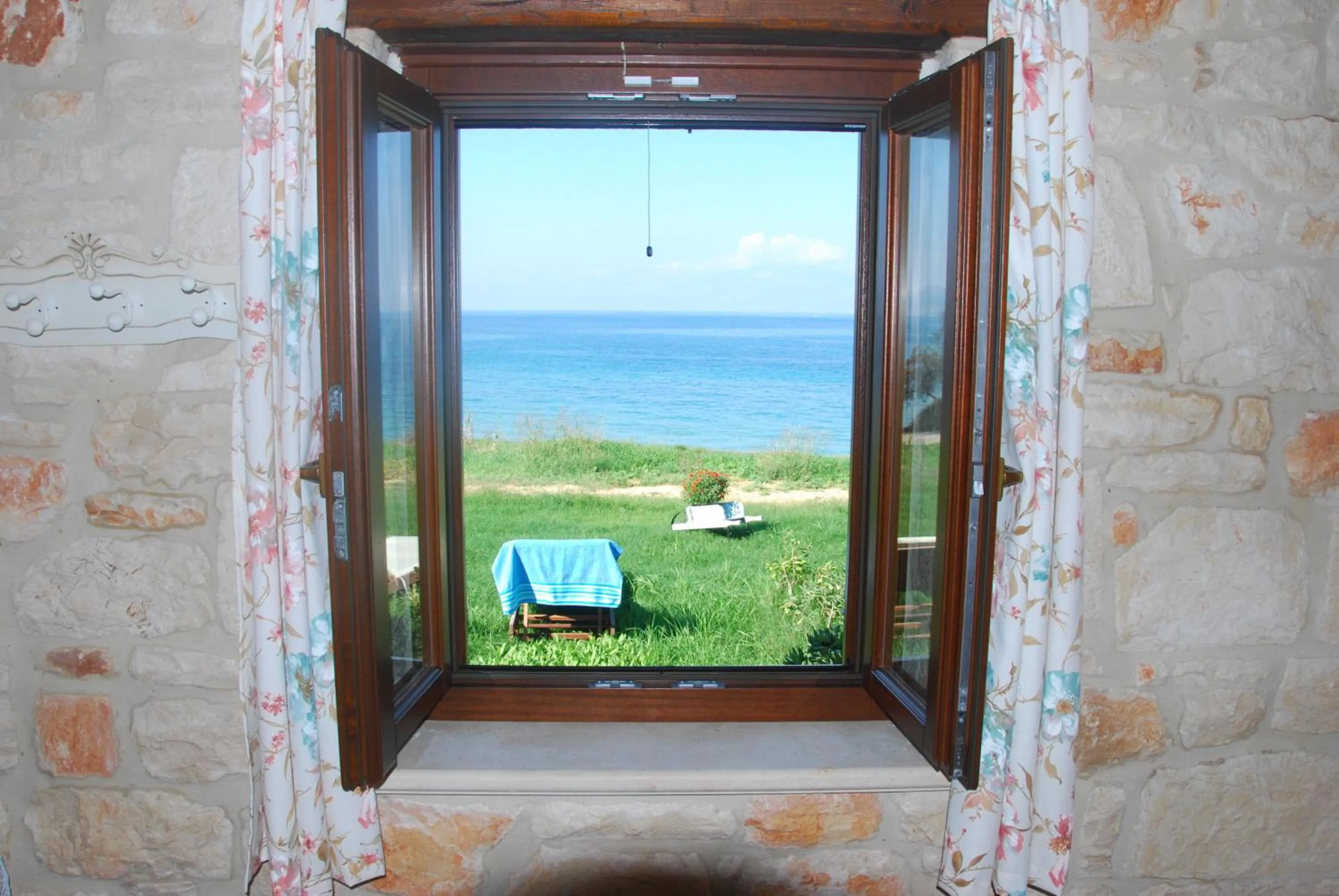 Bedroom in Kavos Psarou Villas