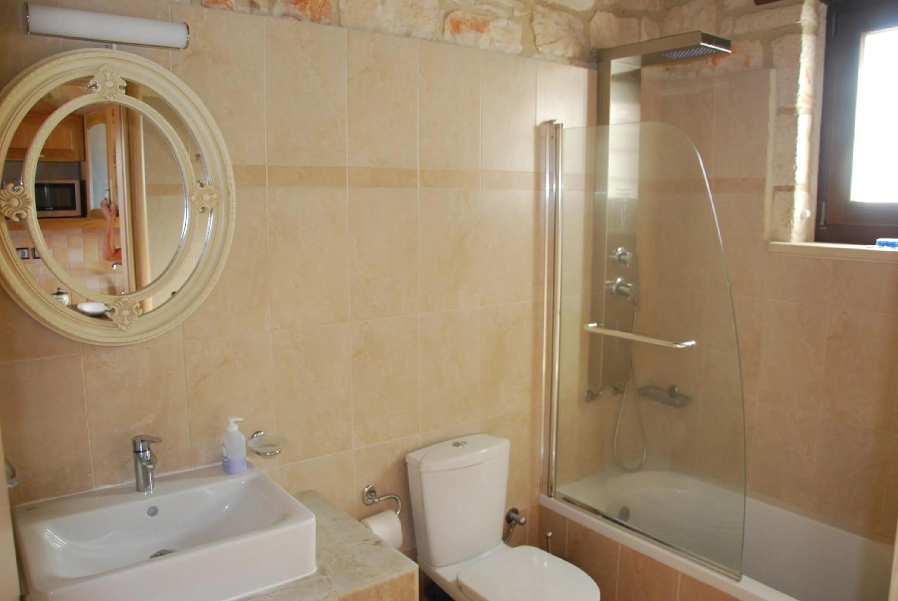 Bathroom in Kavos Psarou Villas