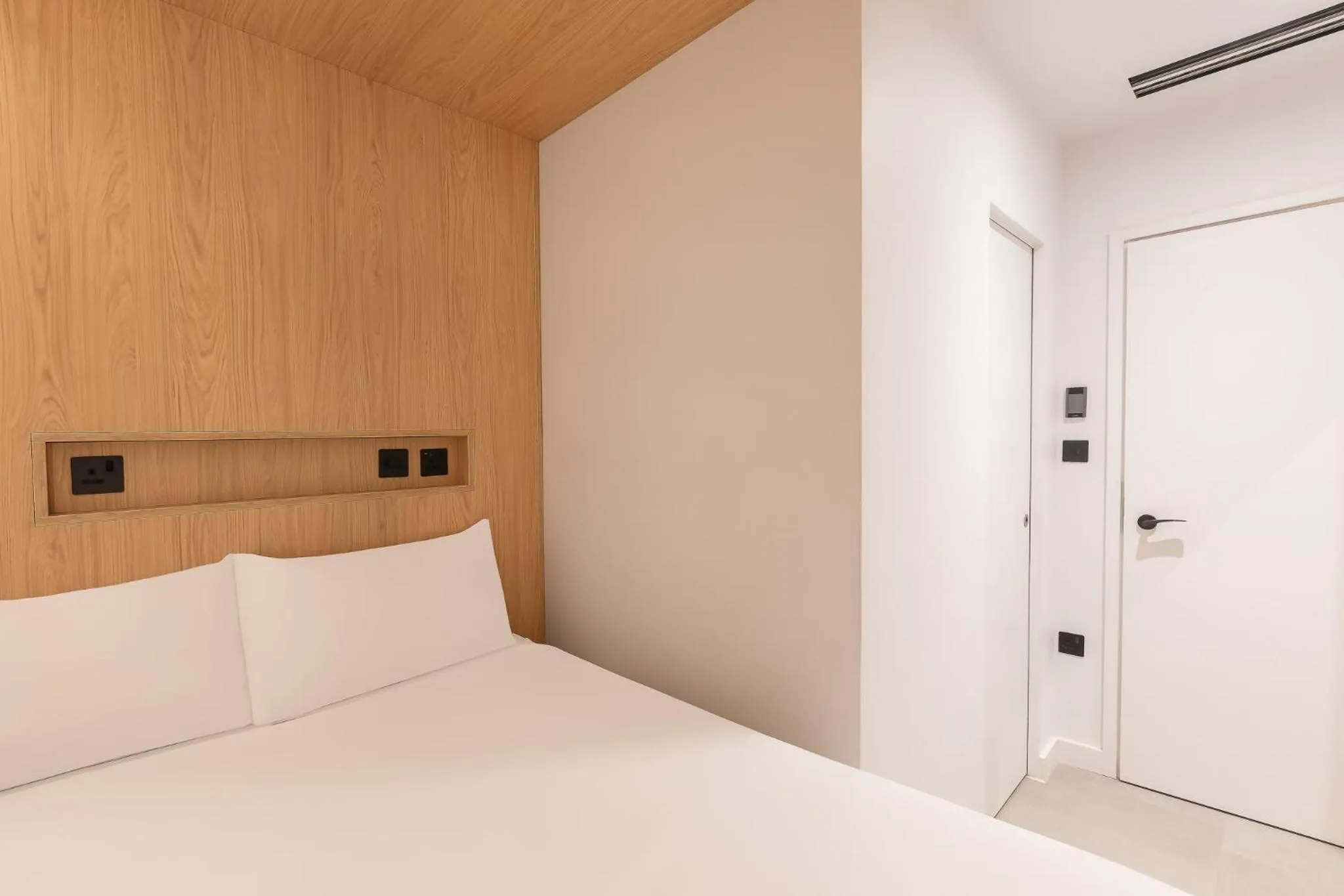 Bedroom, Bed in Zedwell Underground Hotel Park Lane