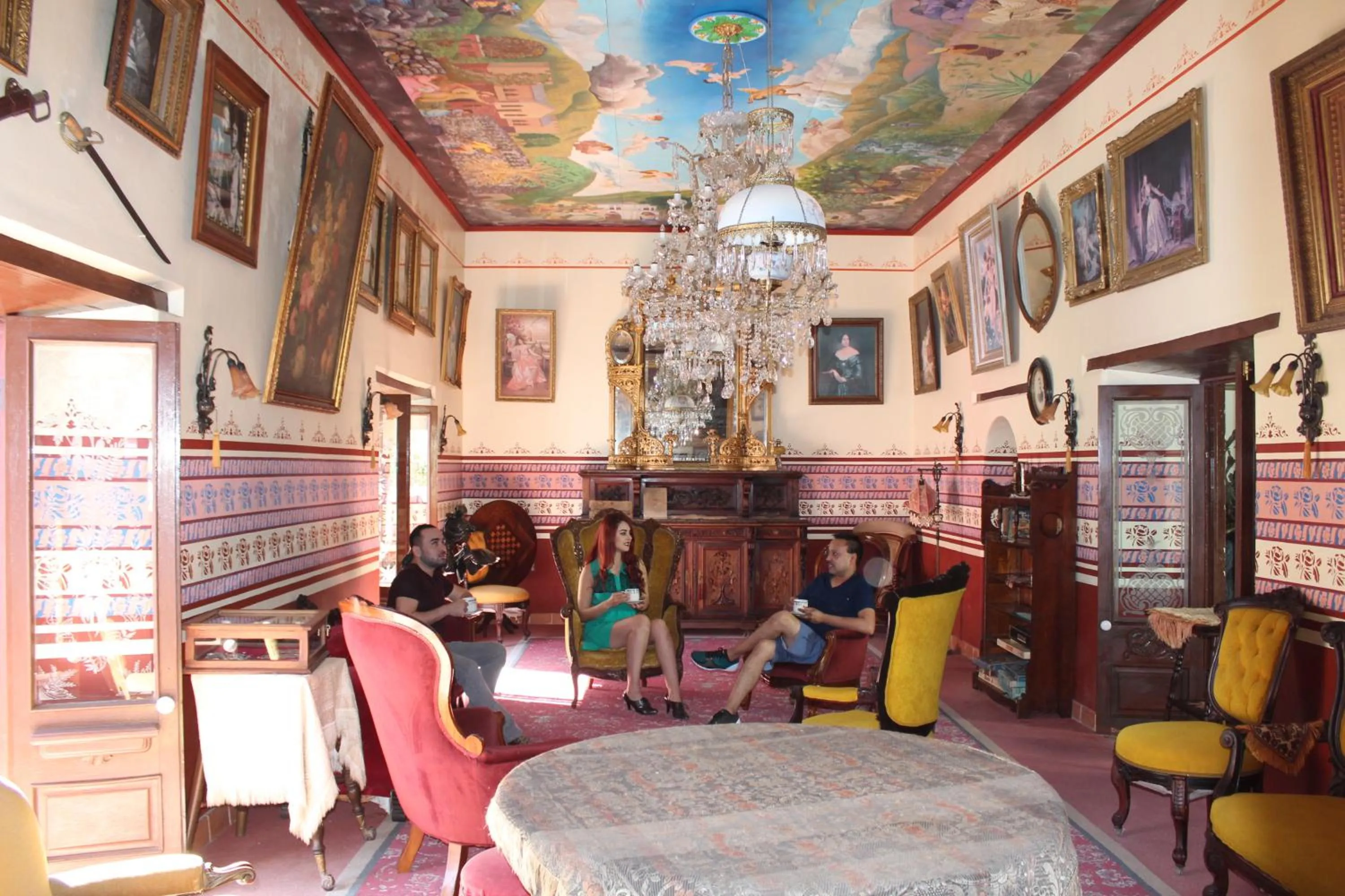 Living room in Copper Canyon Riverside Lodge