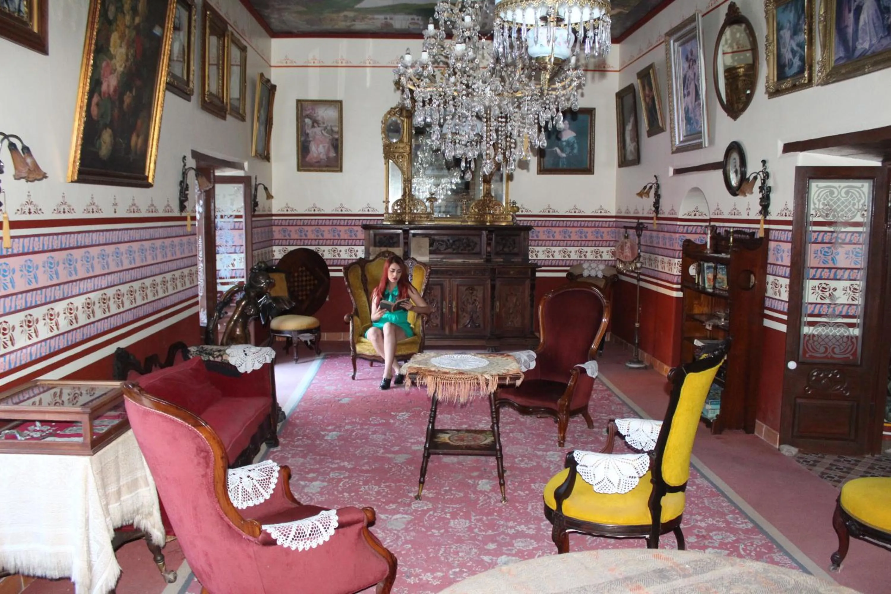 Living room in Copper Canyon Riverside Lodge