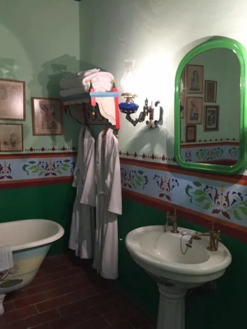 Bathroom in Copper Canyon Riverside Lodge