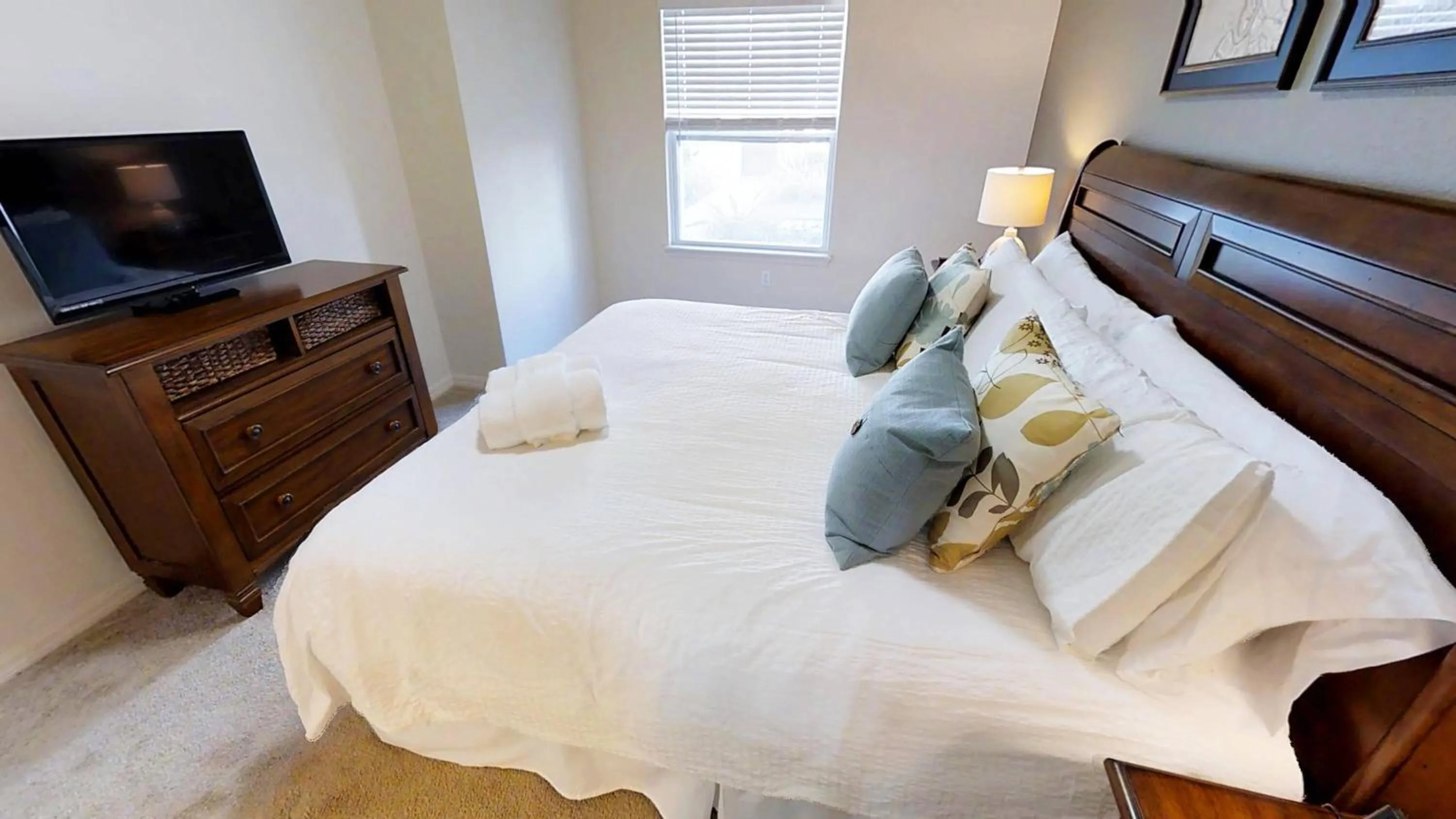 Other, Bed in Cozy 3 BD Townhome 2 king beds Close to Disney 1503