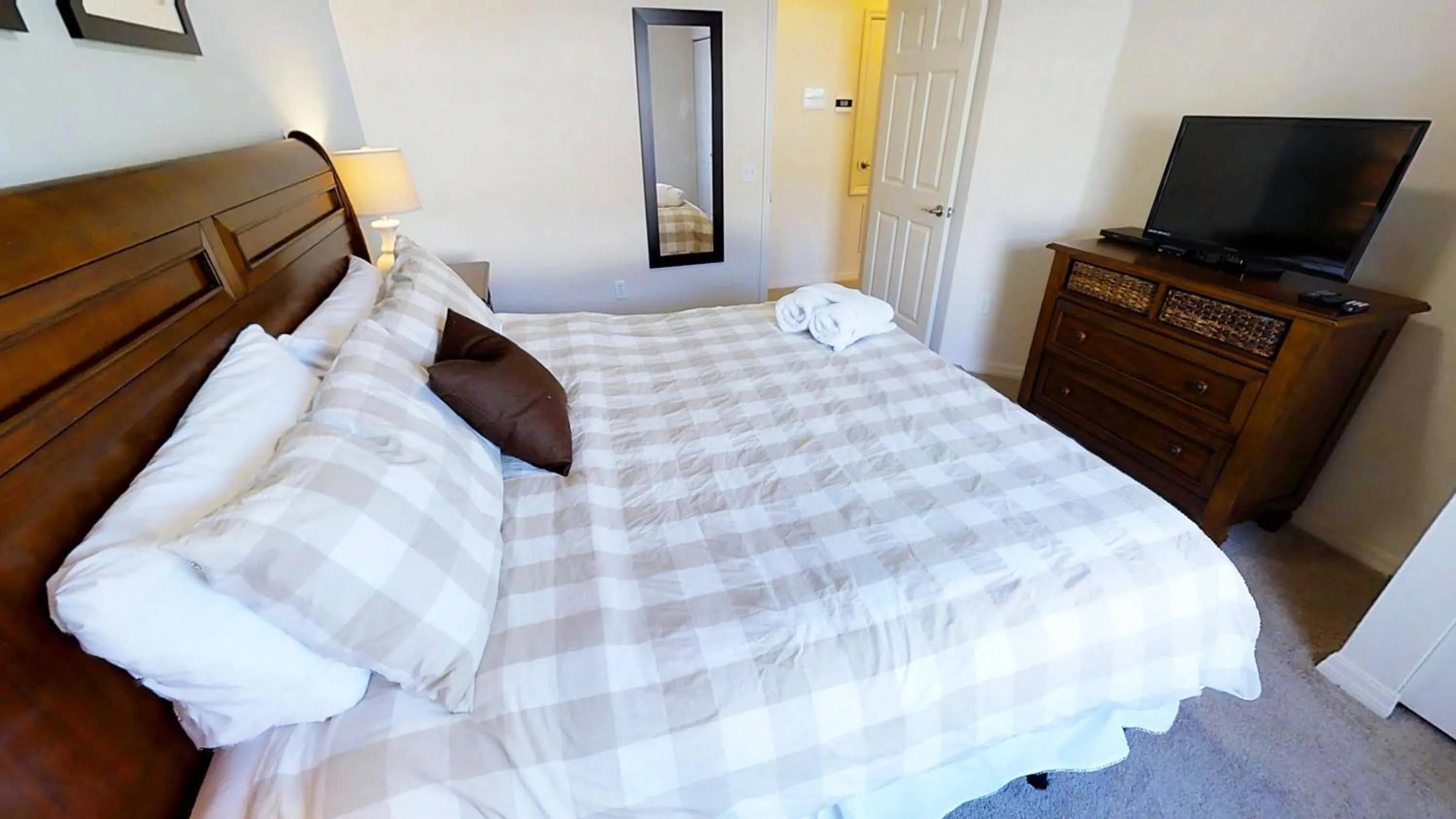 Other, Bed in Cozy 3 BD Townhome 2 king beds Close to Disney 1503