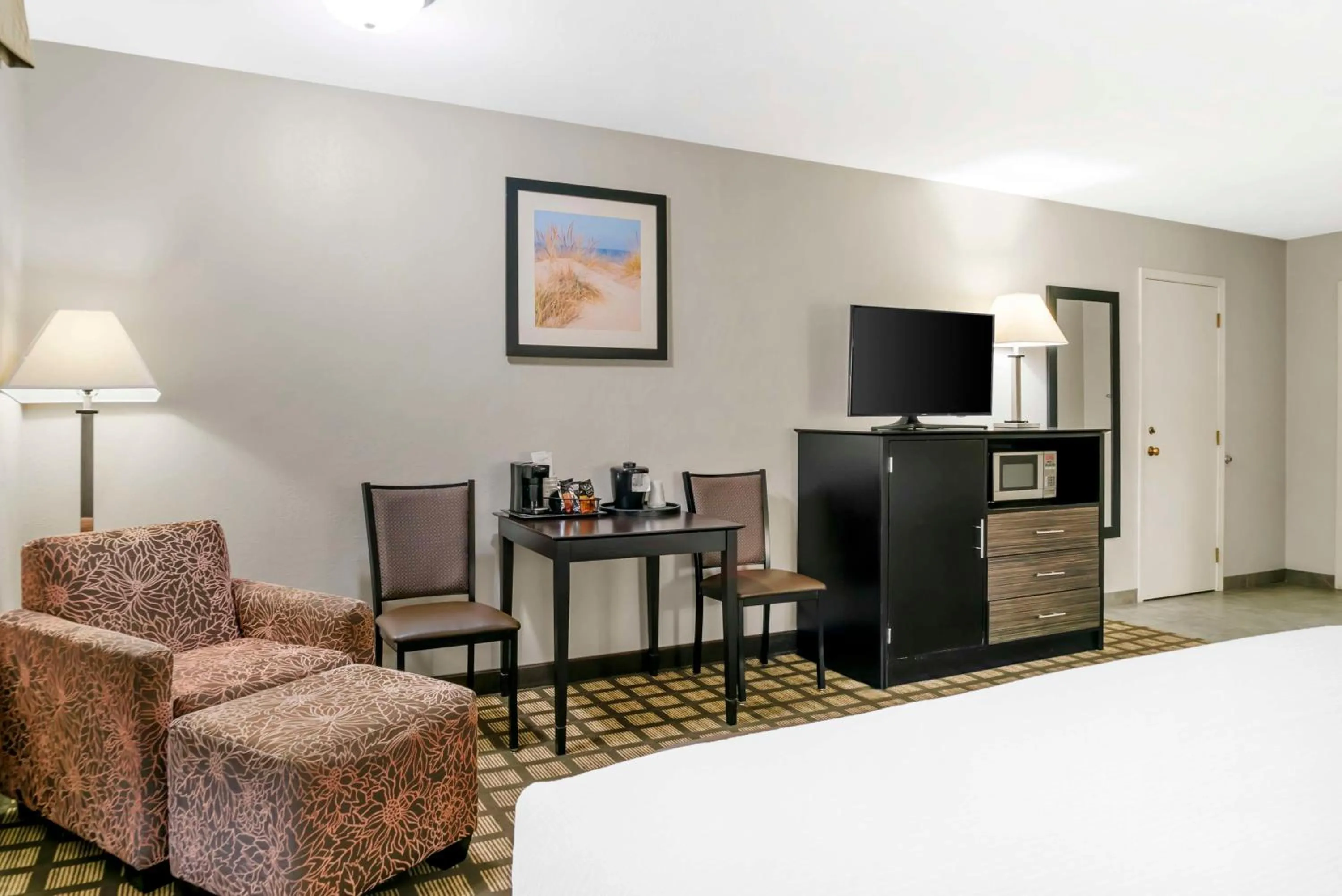 Bedroom, Bed in Best Western Beacon Inn