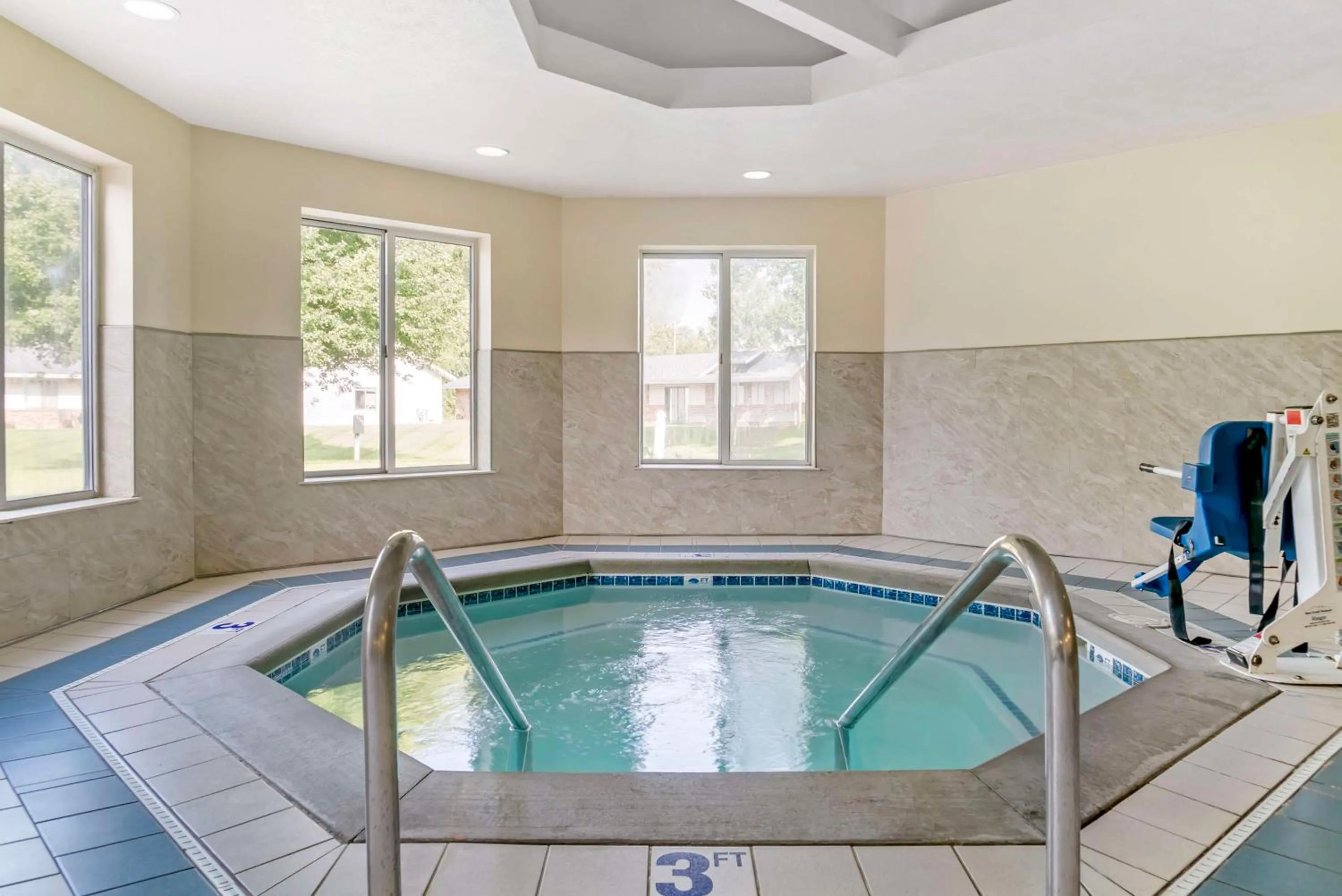 Pool view in Best Western Beacon Inn