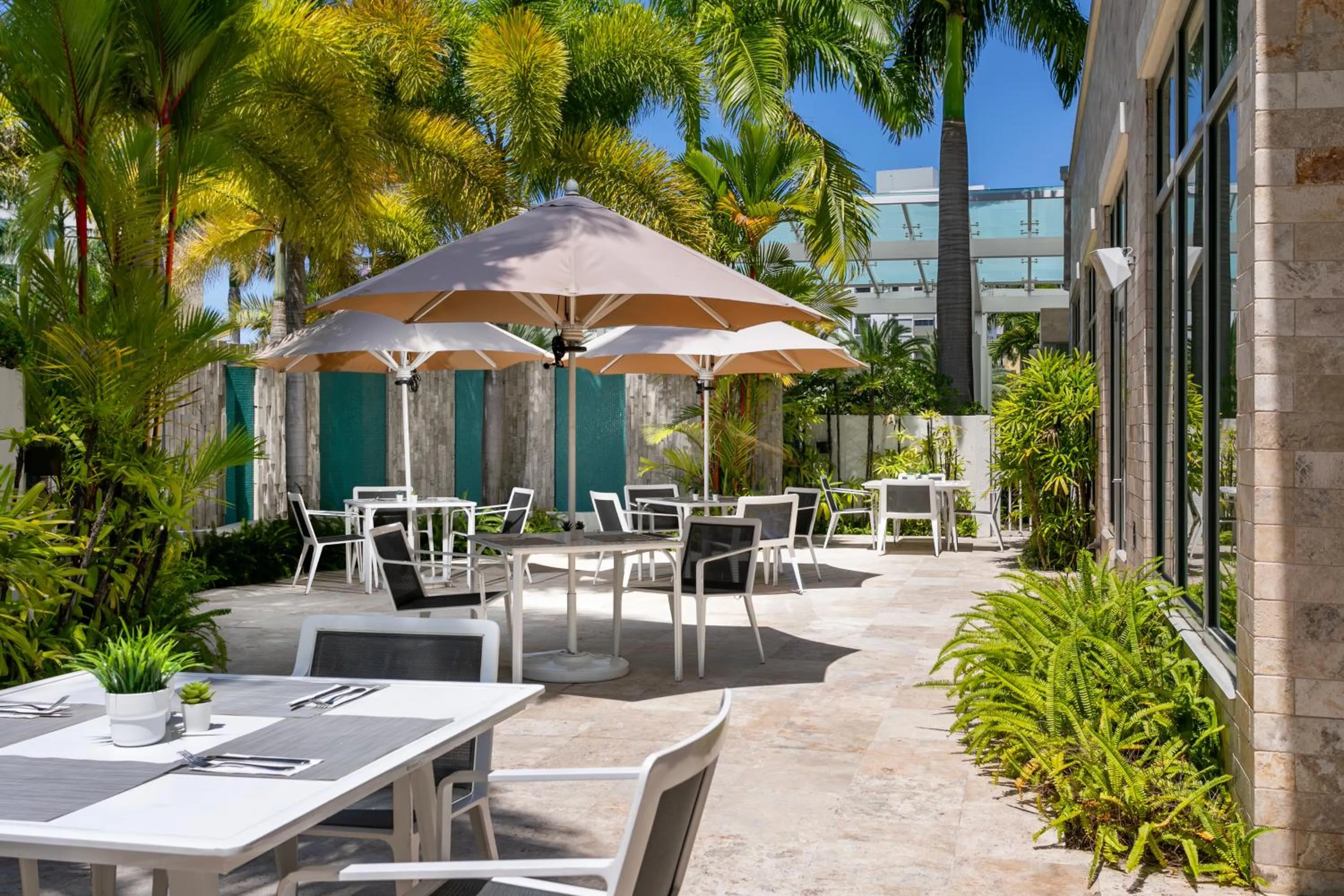 Dining area in Hyatt Place San Juan