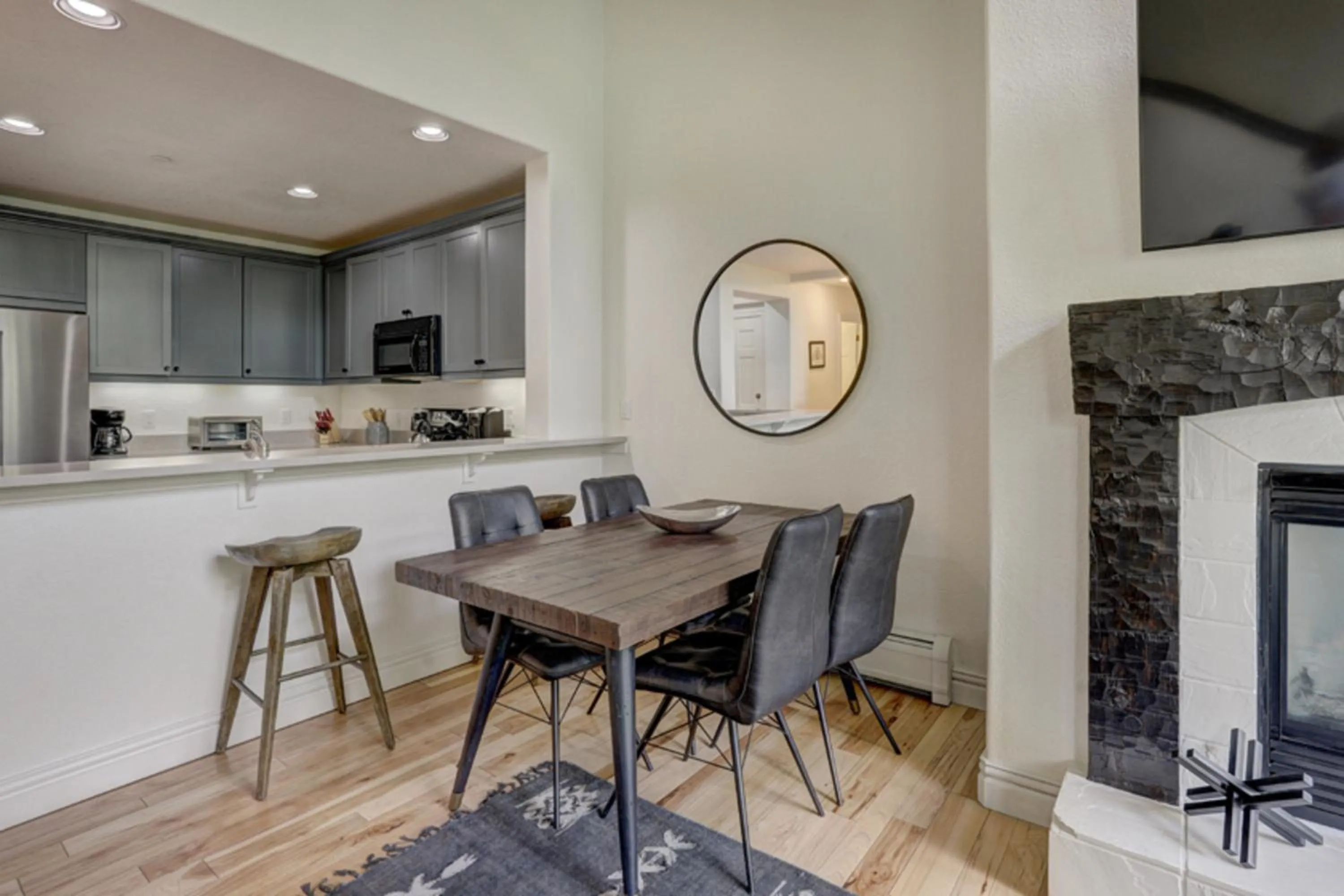 Food and drinks in Lodge at Brookside