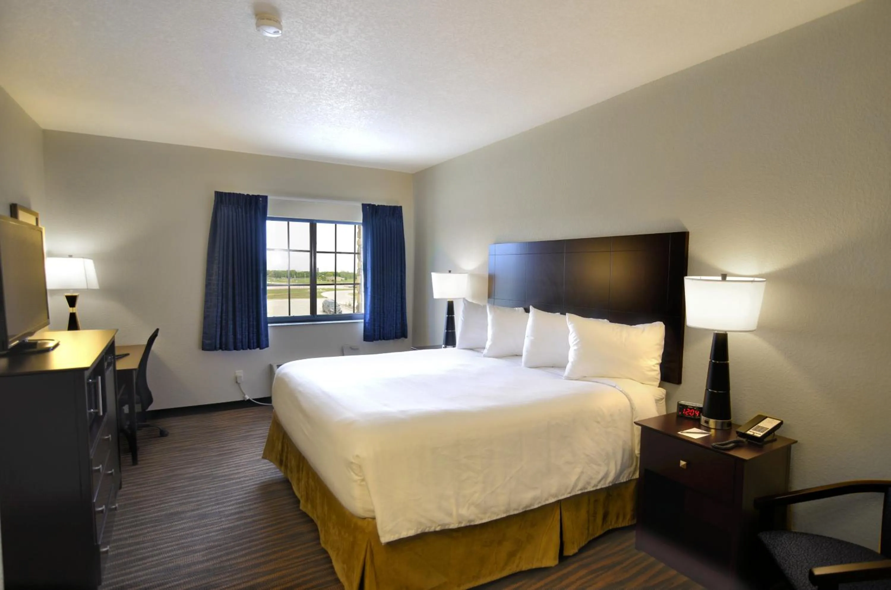 Bed in Cobblestone Inn & Suites - Holstein
