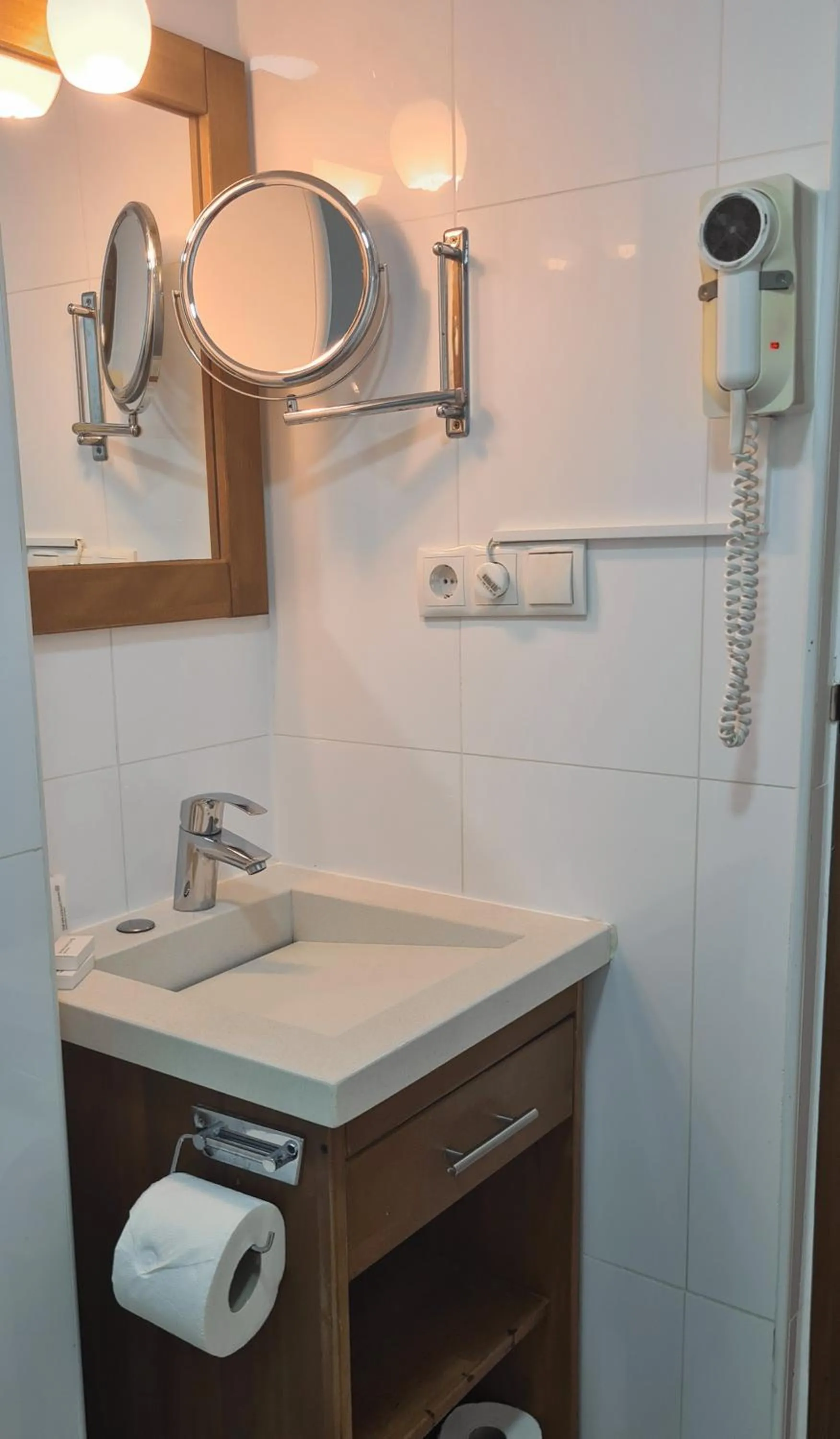 Bathroom in Majestic City Suites & Beach Hotel