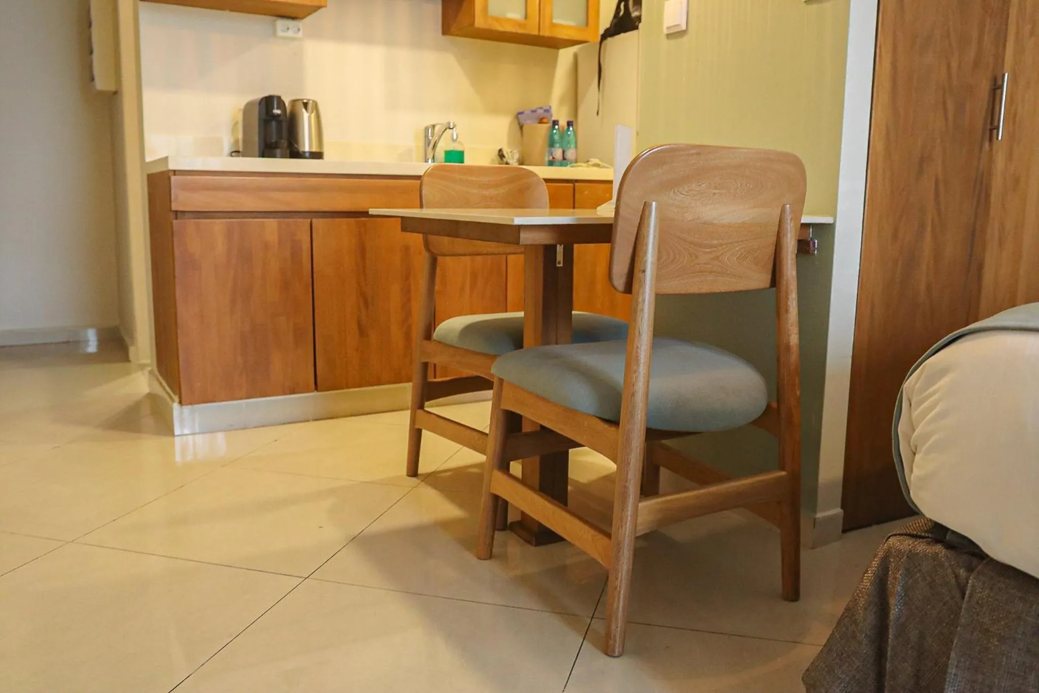 Majestic City Suites & Beach Hotel