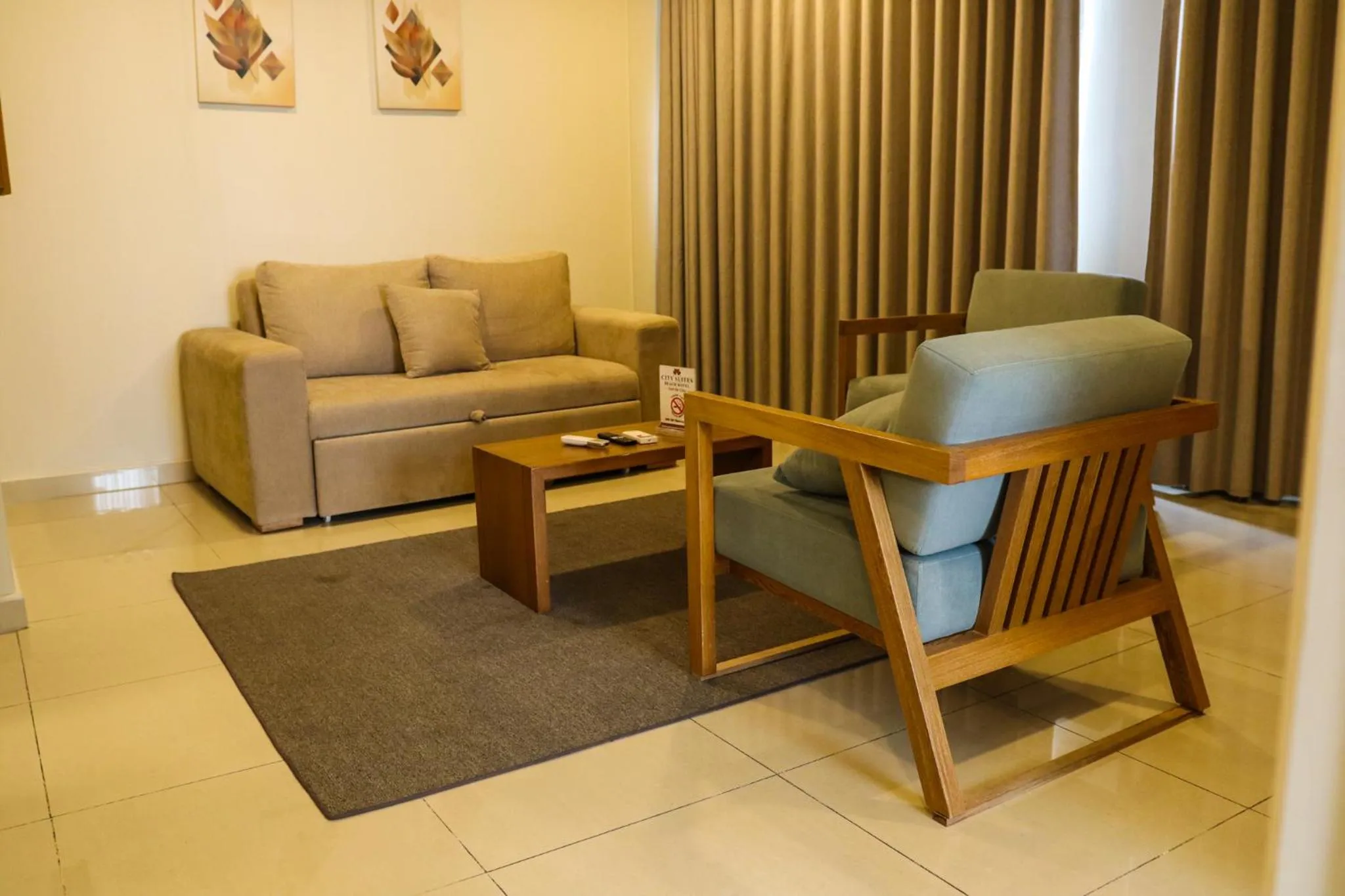 Seating area in Majestic City Suites & Beach Hotel
