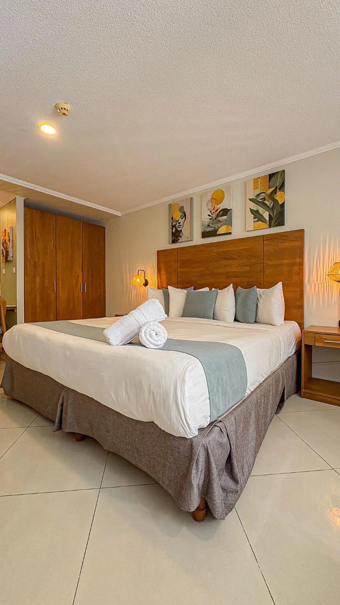 Bedroom, Bed in Majestic City Suites & Beach Hotel