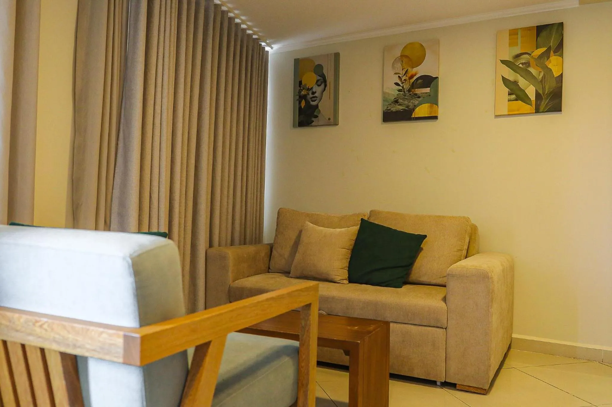 Majestic City Suites & Beach Hotel