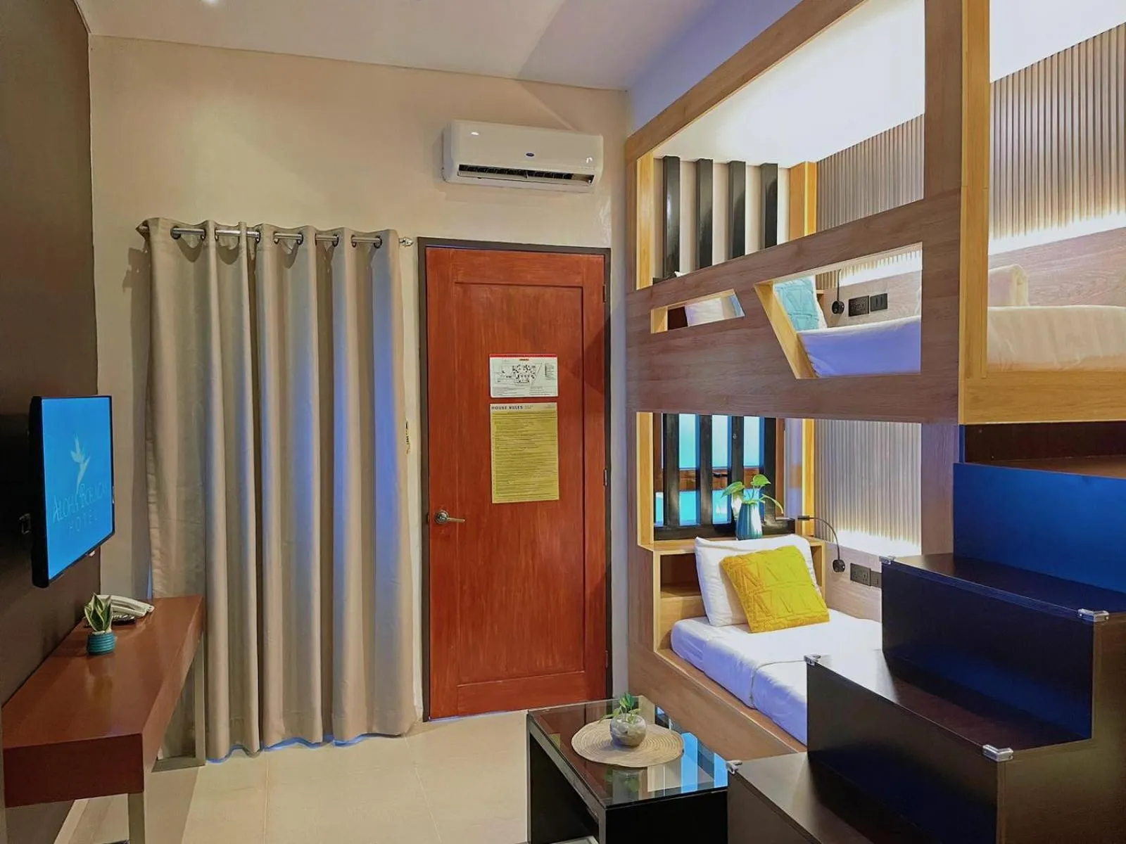 Communal lounge/ TV room in Aloha Boracay Hotel