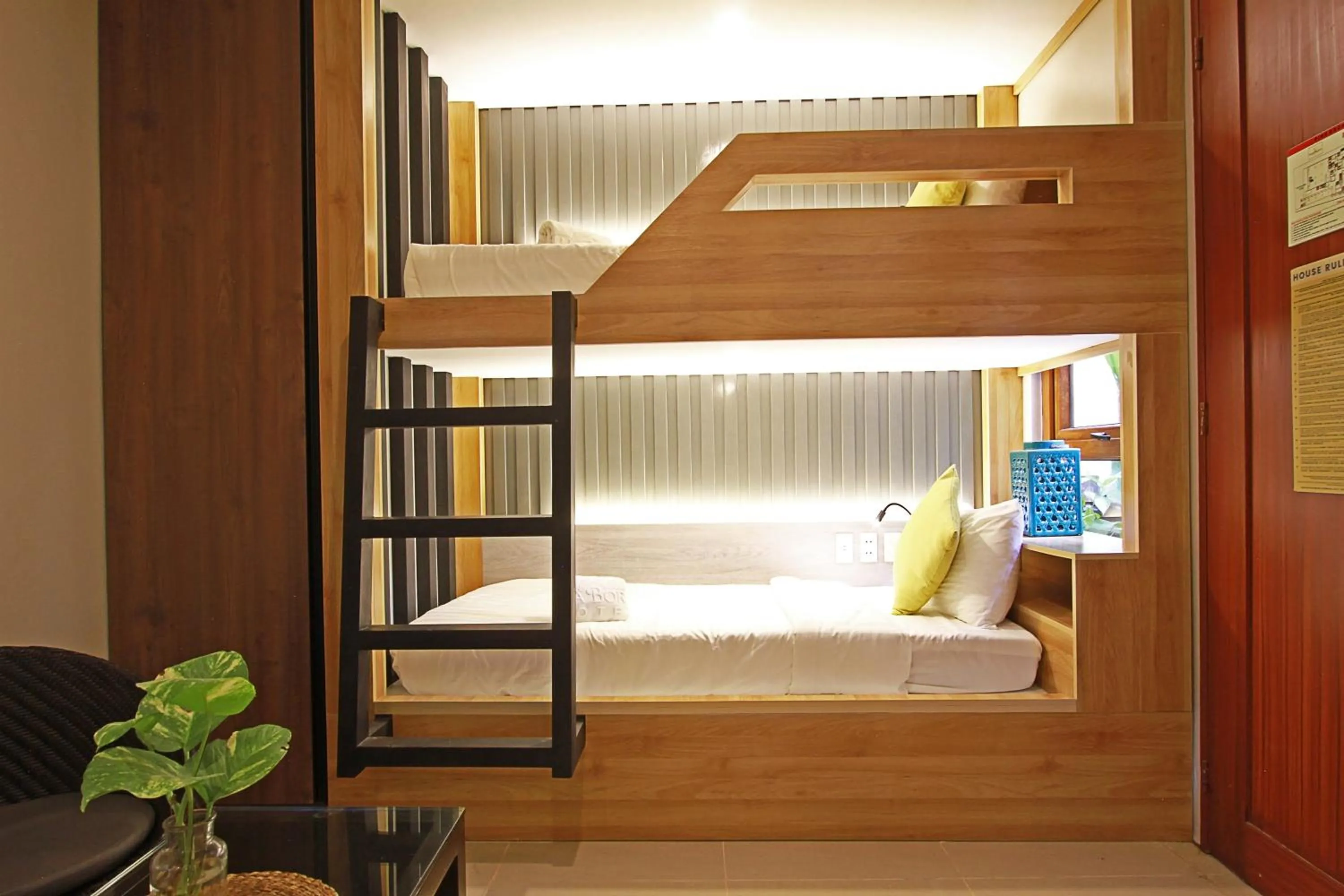 bunk bed, Bed in Aloha Boracay Hotel