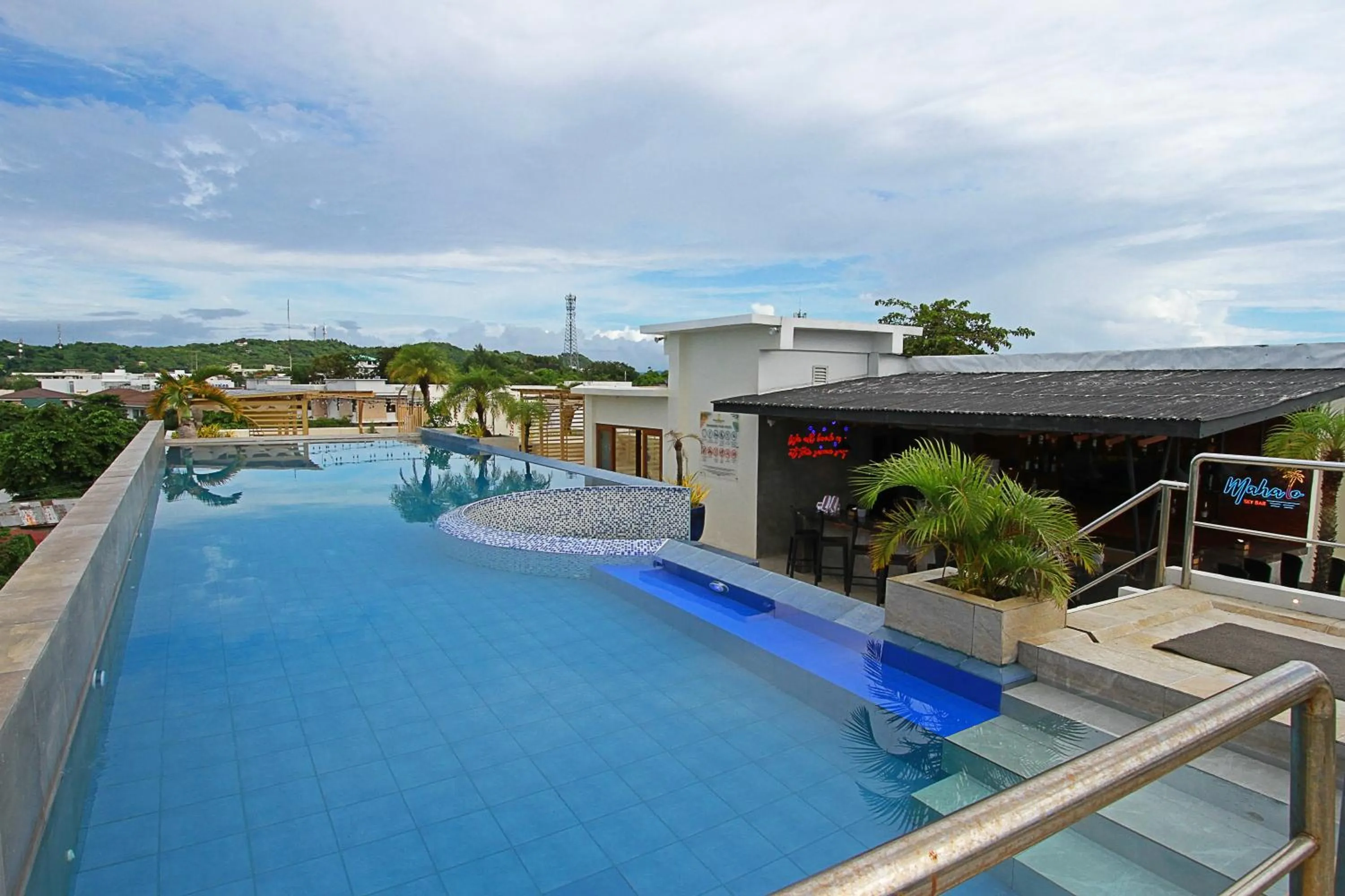 Swimming pool in Aloha Boracay Hotel