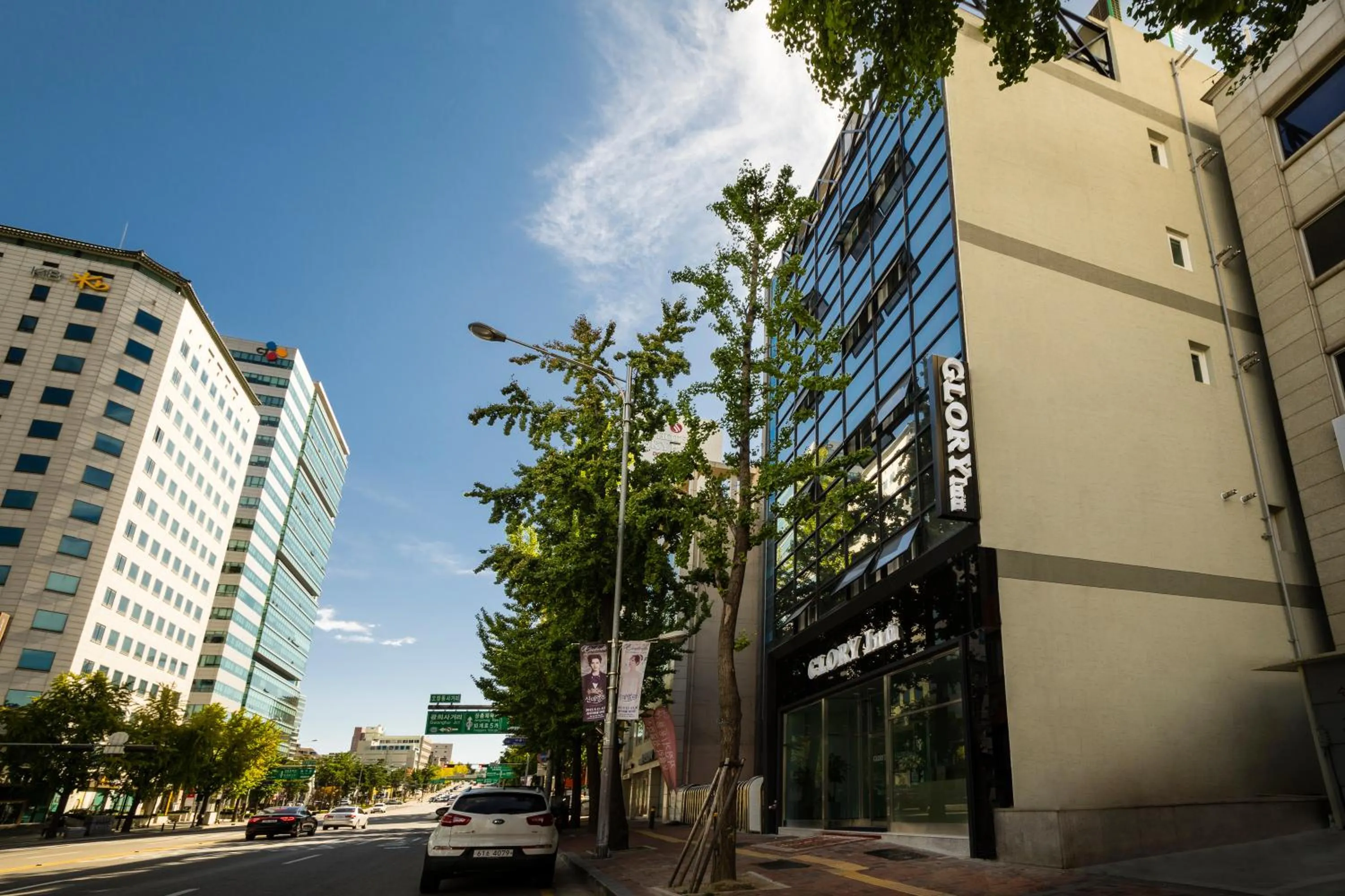 Street view in Gloryinn