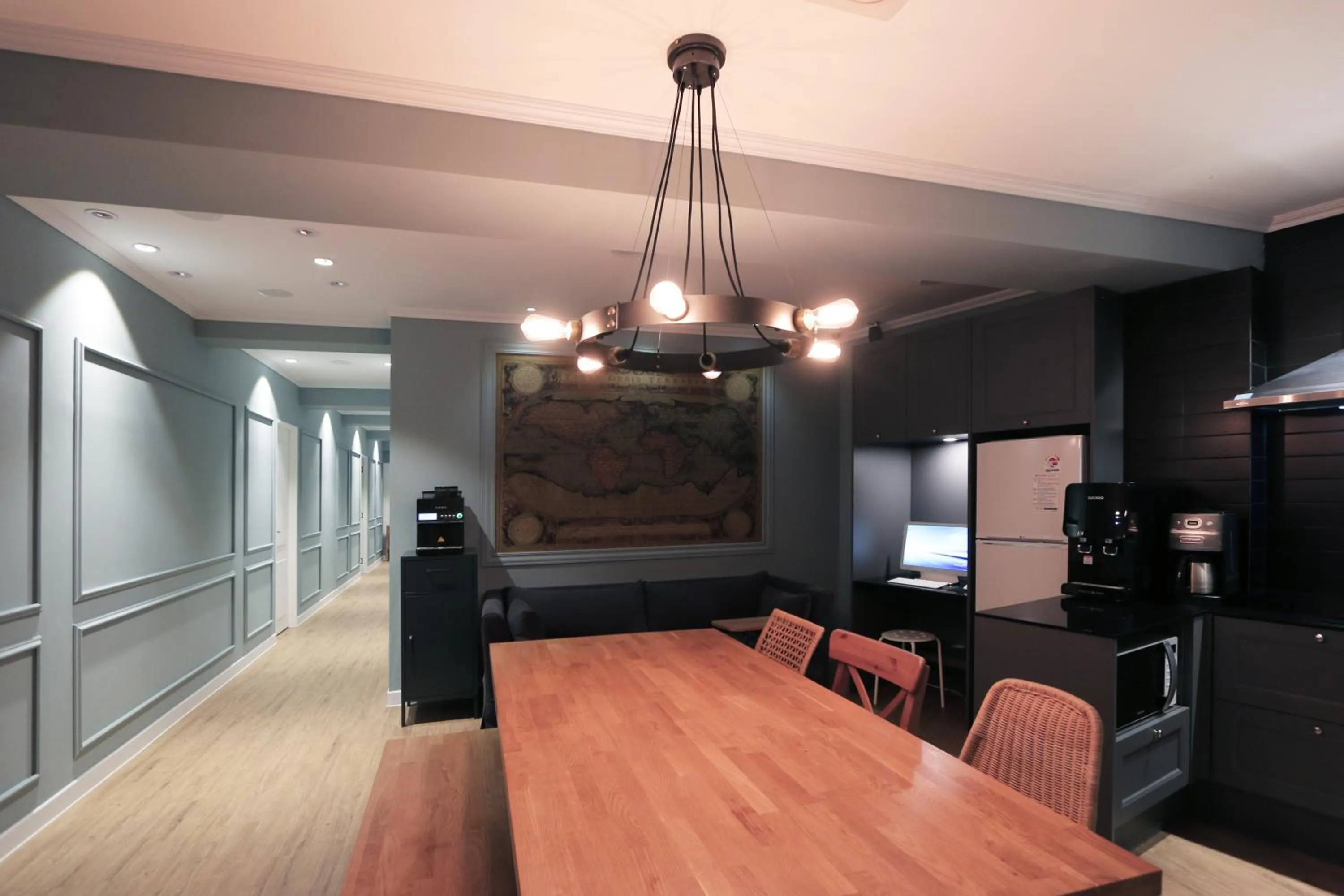 Communal lounge/ TV room in Blueboat Hostel Haeundae