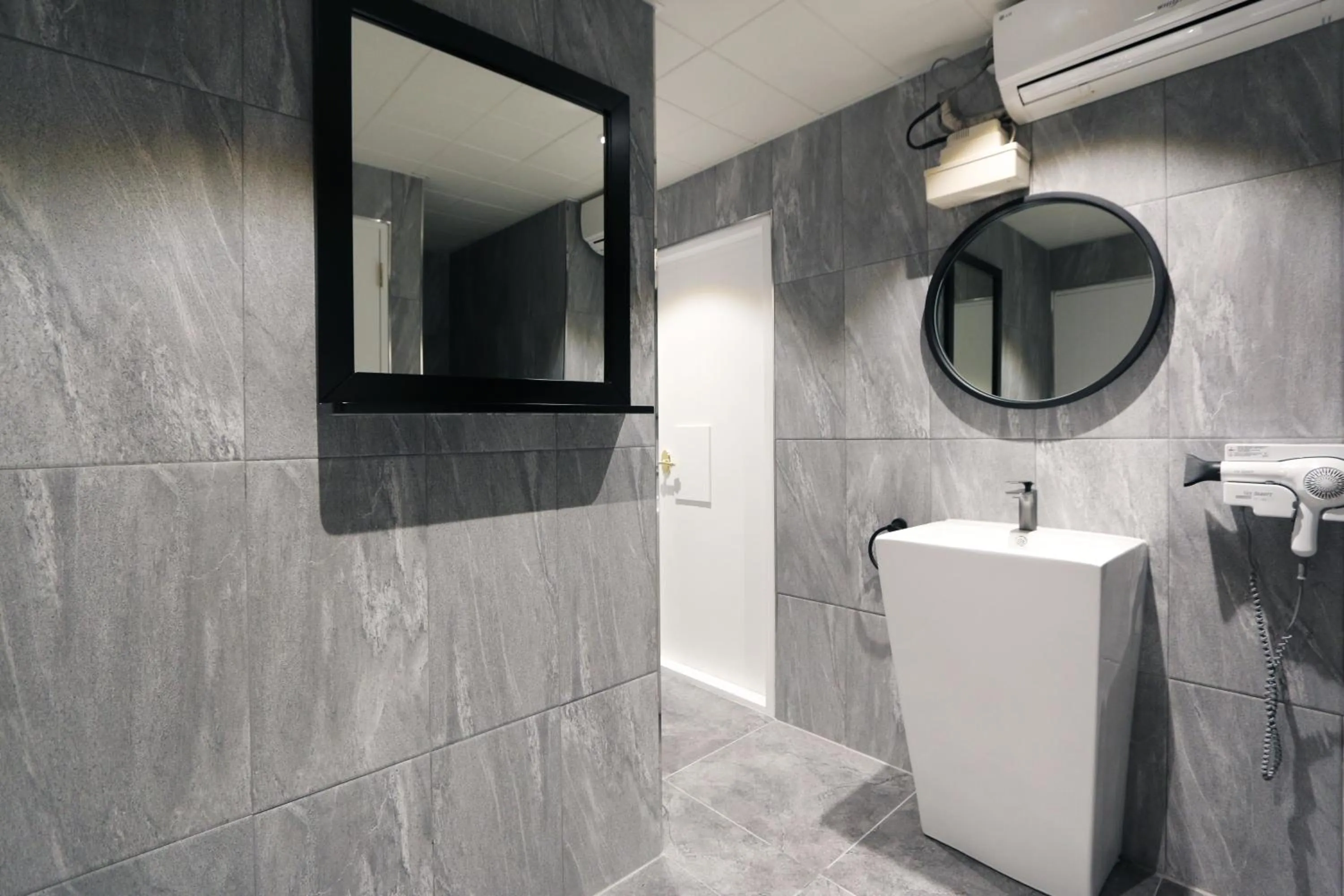 Toilet in Blueboat Hostel Haeundae