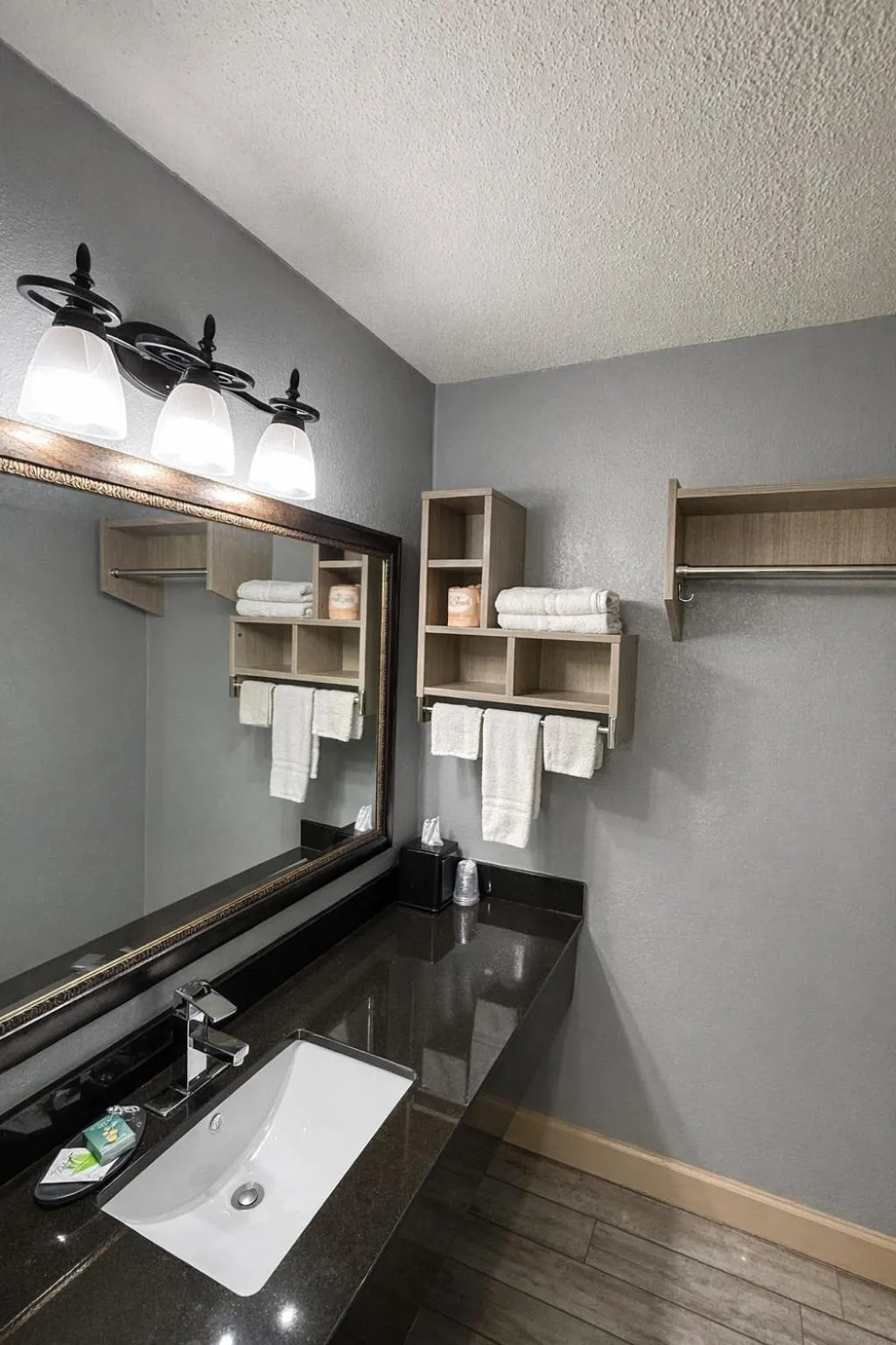 King Suite in Milan inn & Suites