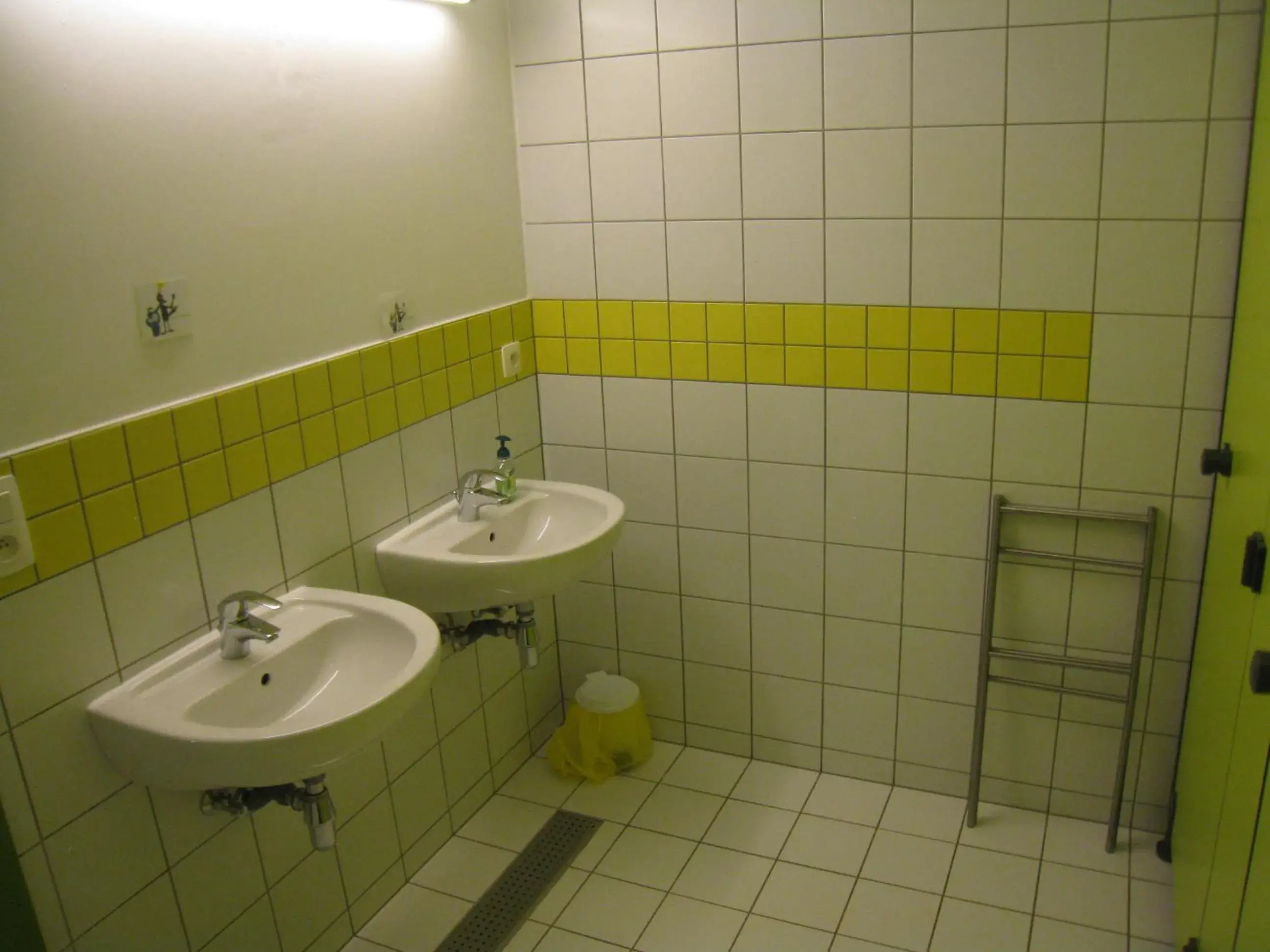 Quadruple Room with Shared Bathroom in Le Fagotin - Youth hostel Quadruple Room with Shared Bathroom in Le Fagotin - Youth hostel