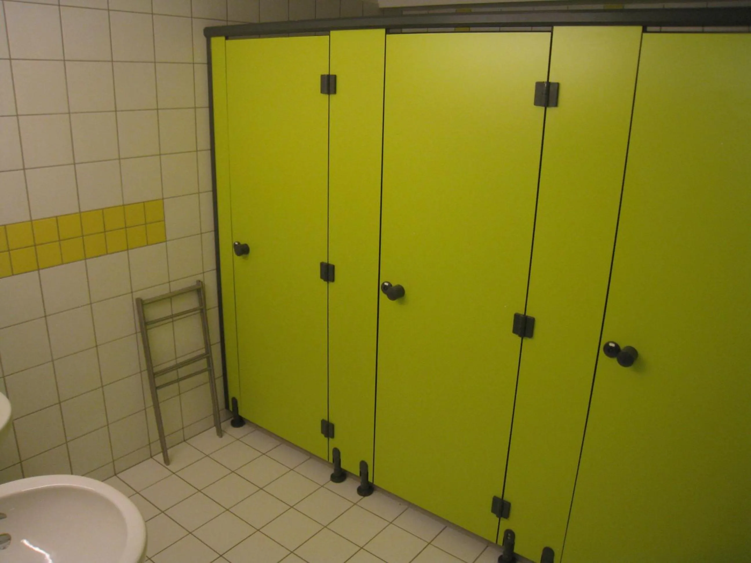 Shower in Le Fagotin - Youth hostel