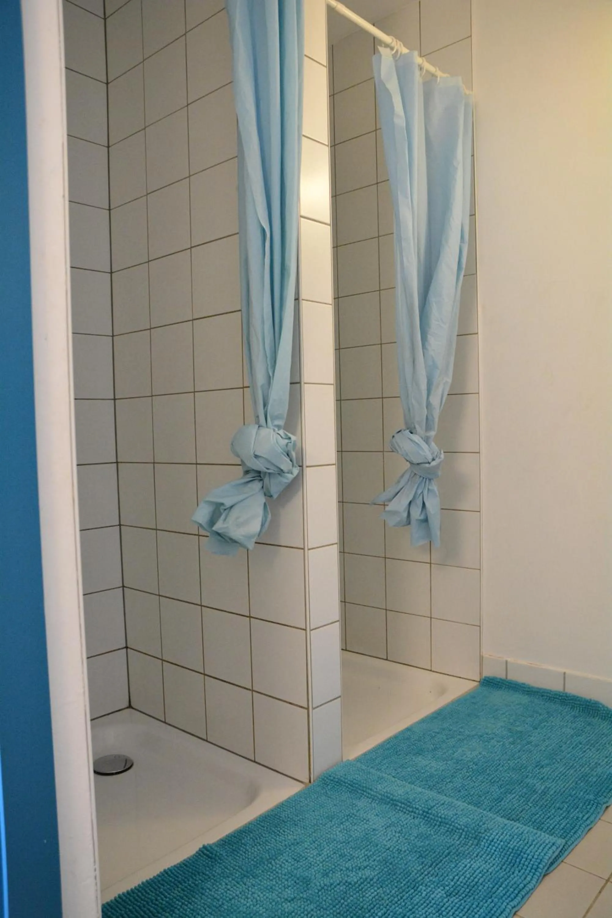 Shower in Le Fagotin - Youth hostel