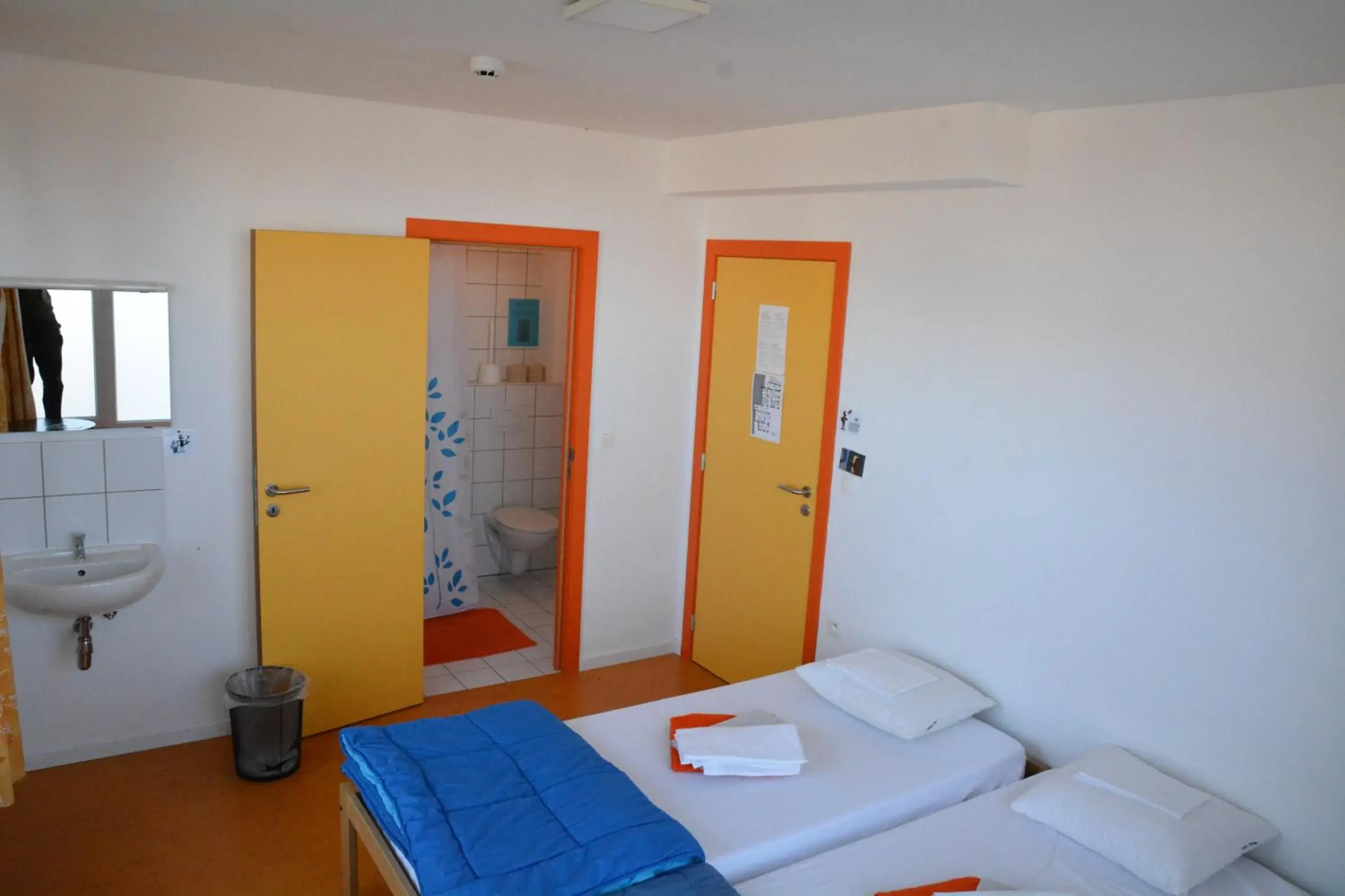 Double Room with Private Bathroom in Le Fagotin - Youth hostel Double Room with Private Bathroom in Le Fagotin - Youth hostel