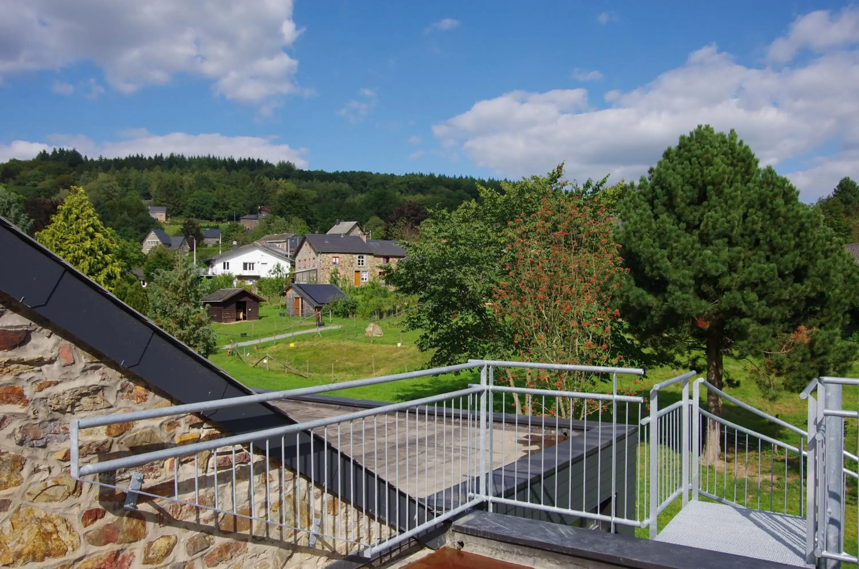 8-Bed Mixed Dormitory Room - single occupancy in Le Fagotin - Youth hostel 8-Bed Mixed Dormitory Room - single occupancy in Le Fagotin - Youth hostel