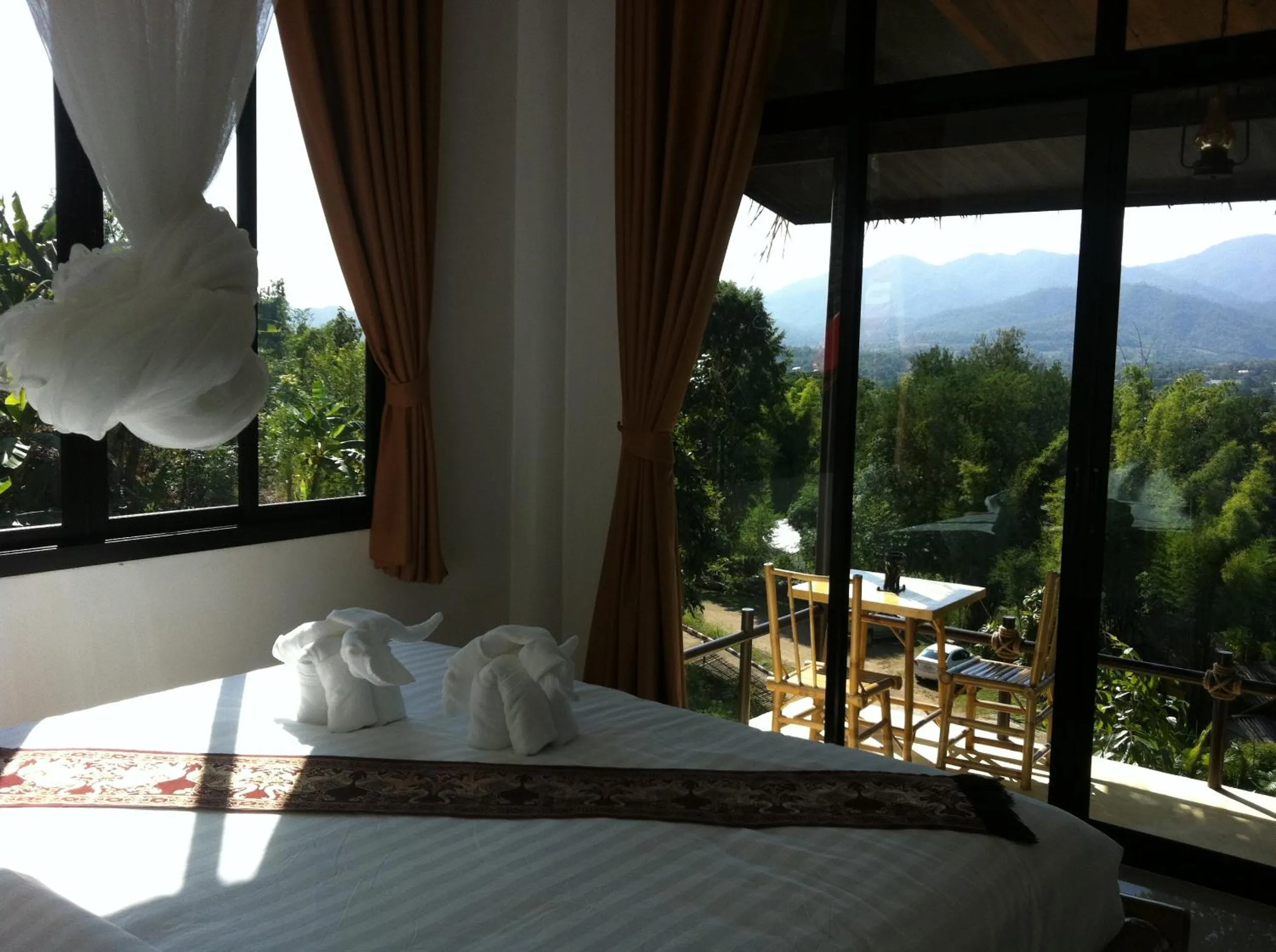 Photo of the whole room, Bed in Chang Pai Hill