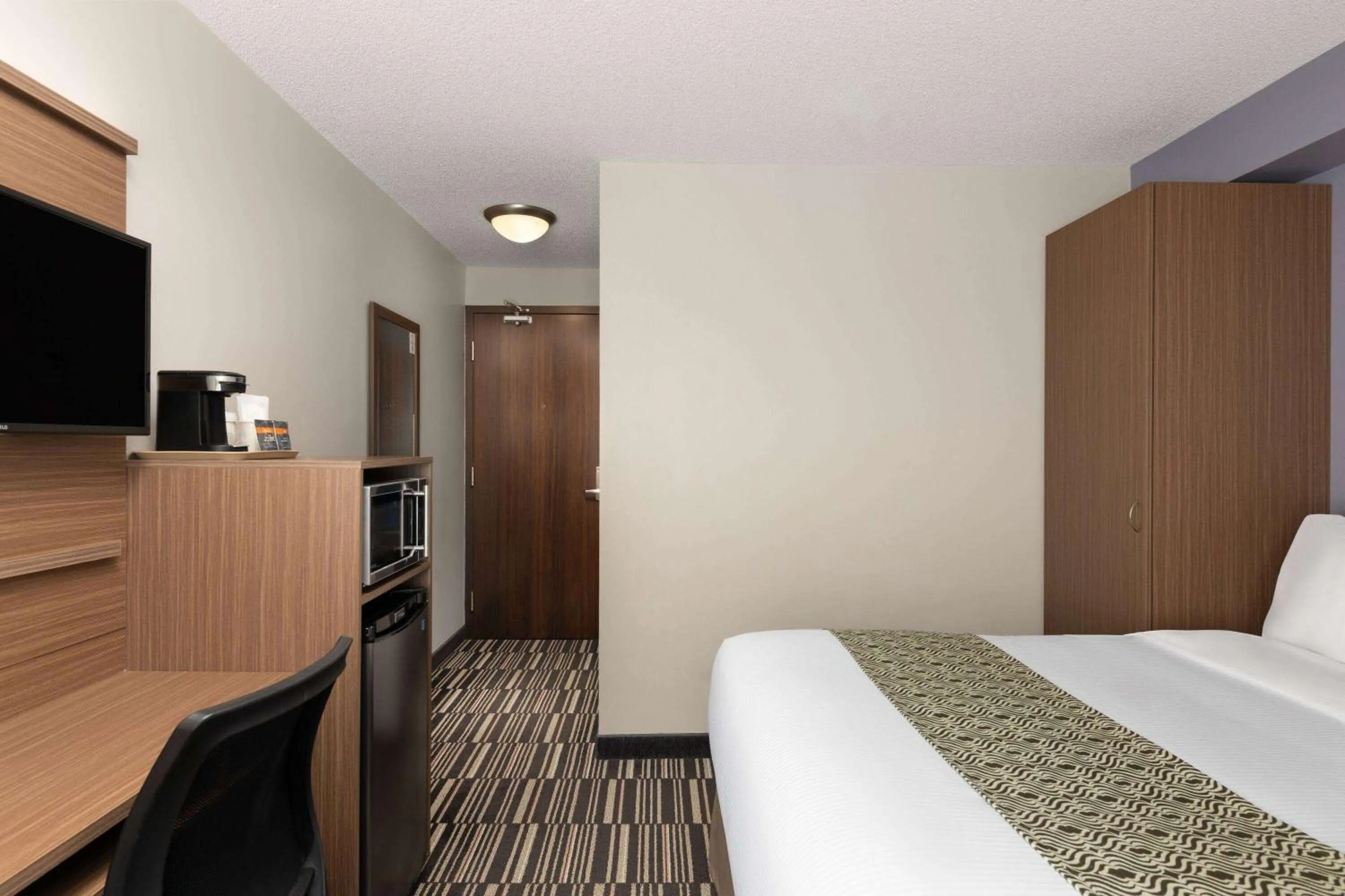 Photo of the whole room, Bed in Microtel Inn & Suites by Wyndham Kirkland Lake