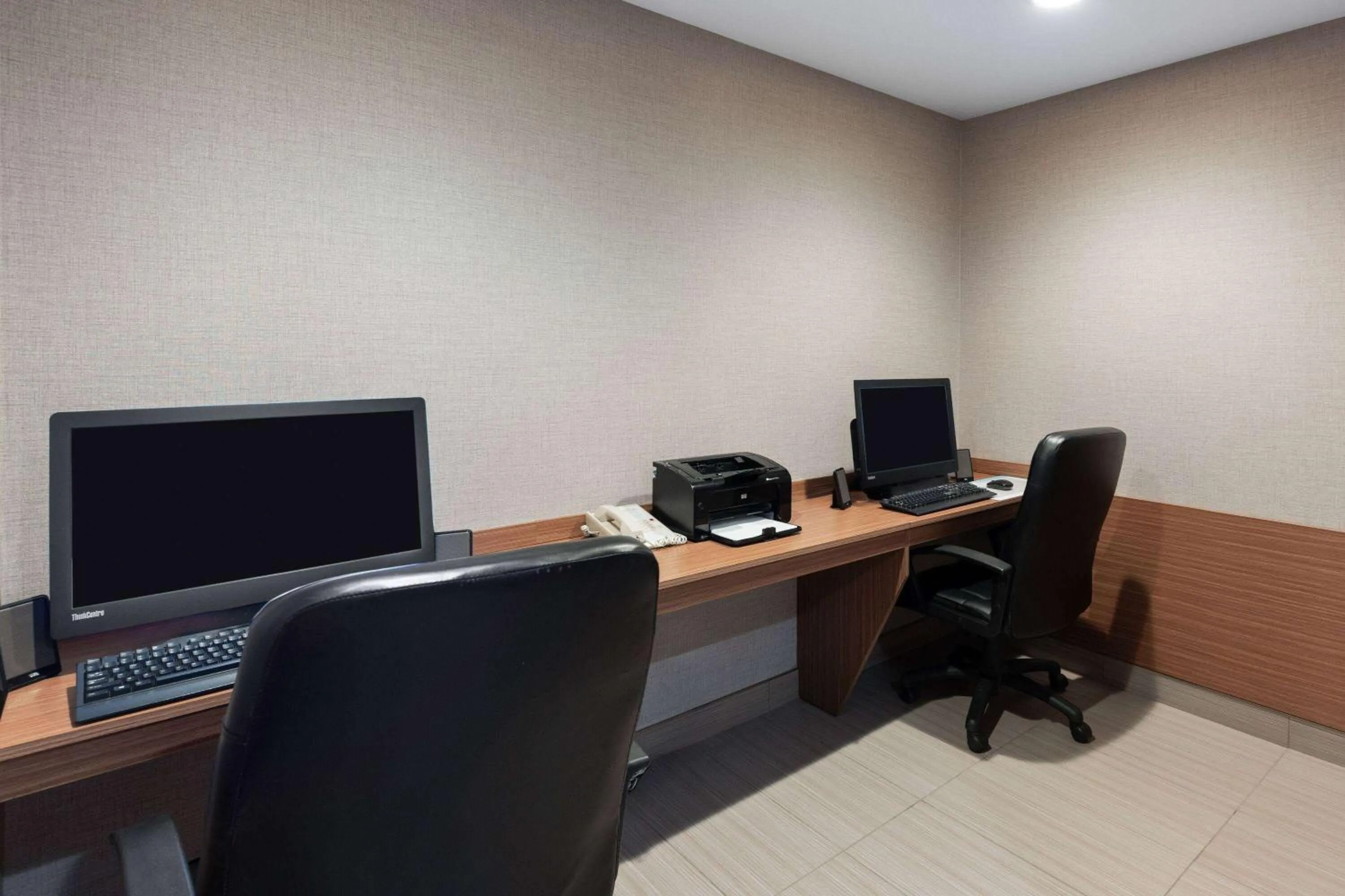 Business facilities in Microtel Inn & Suites by Wyndham Kirkland Lake