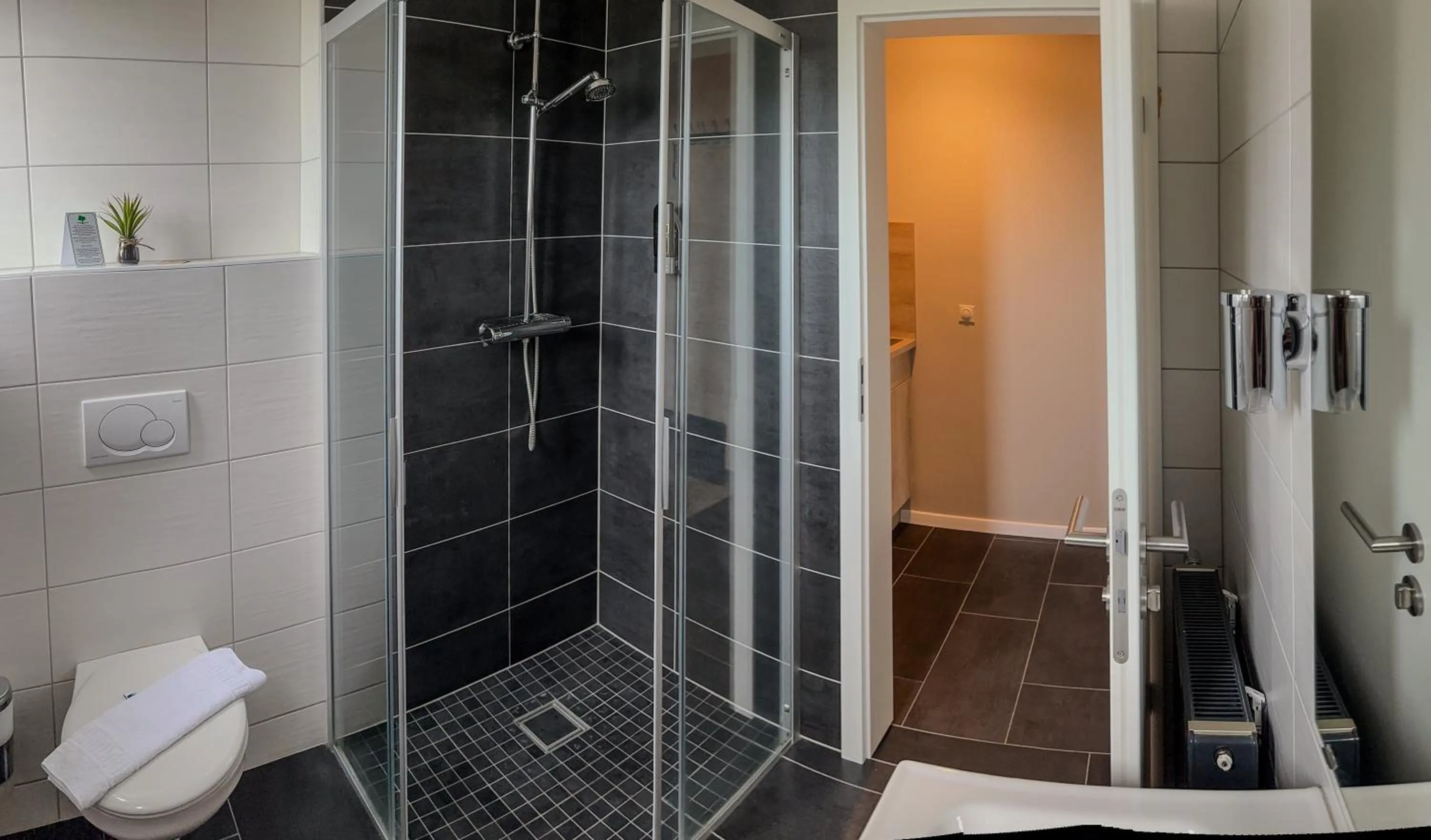 Bathroom in Spielzeughotel Sonneberg