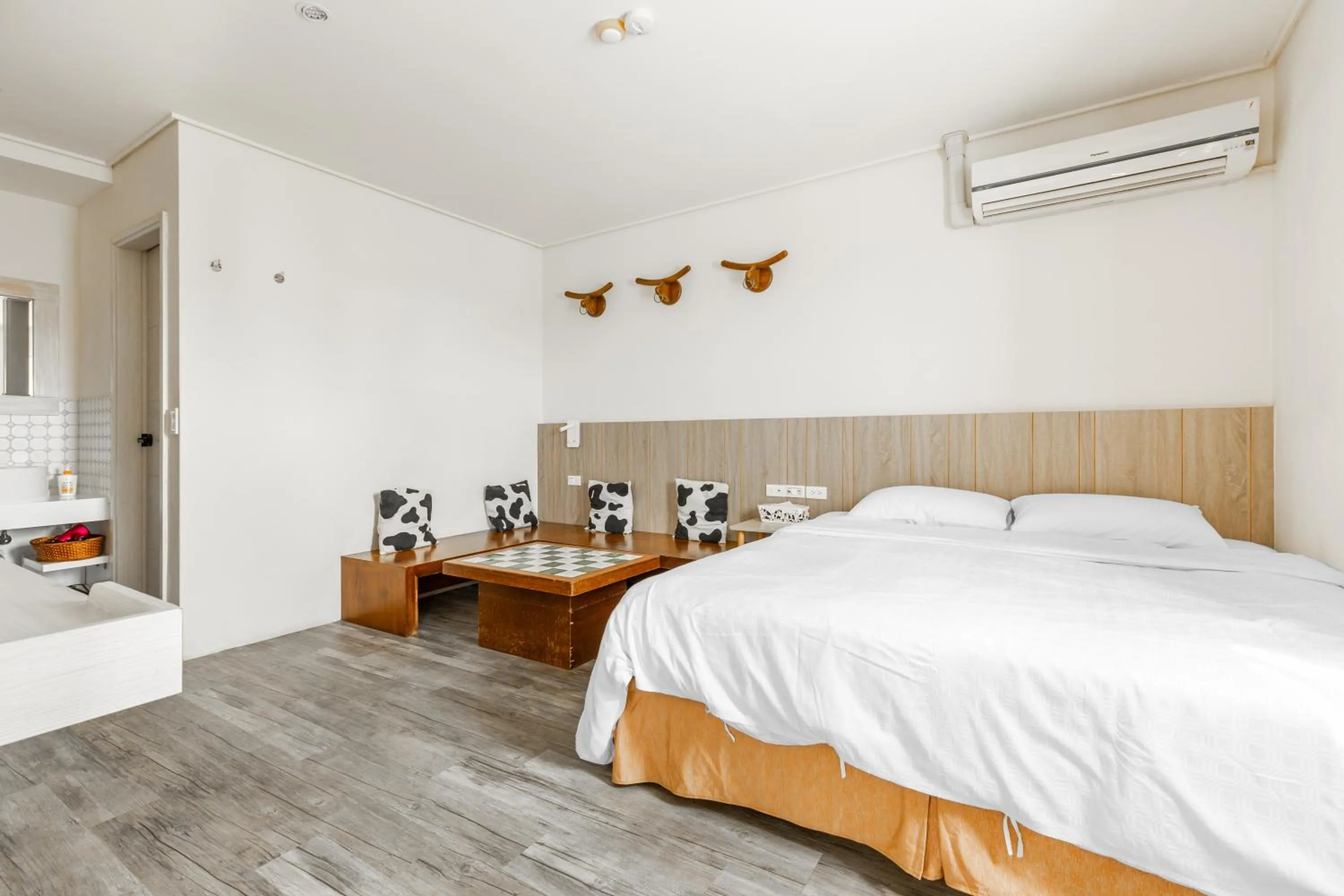 Photo of the whole room, Bed in Fairyland & Farm Guest House