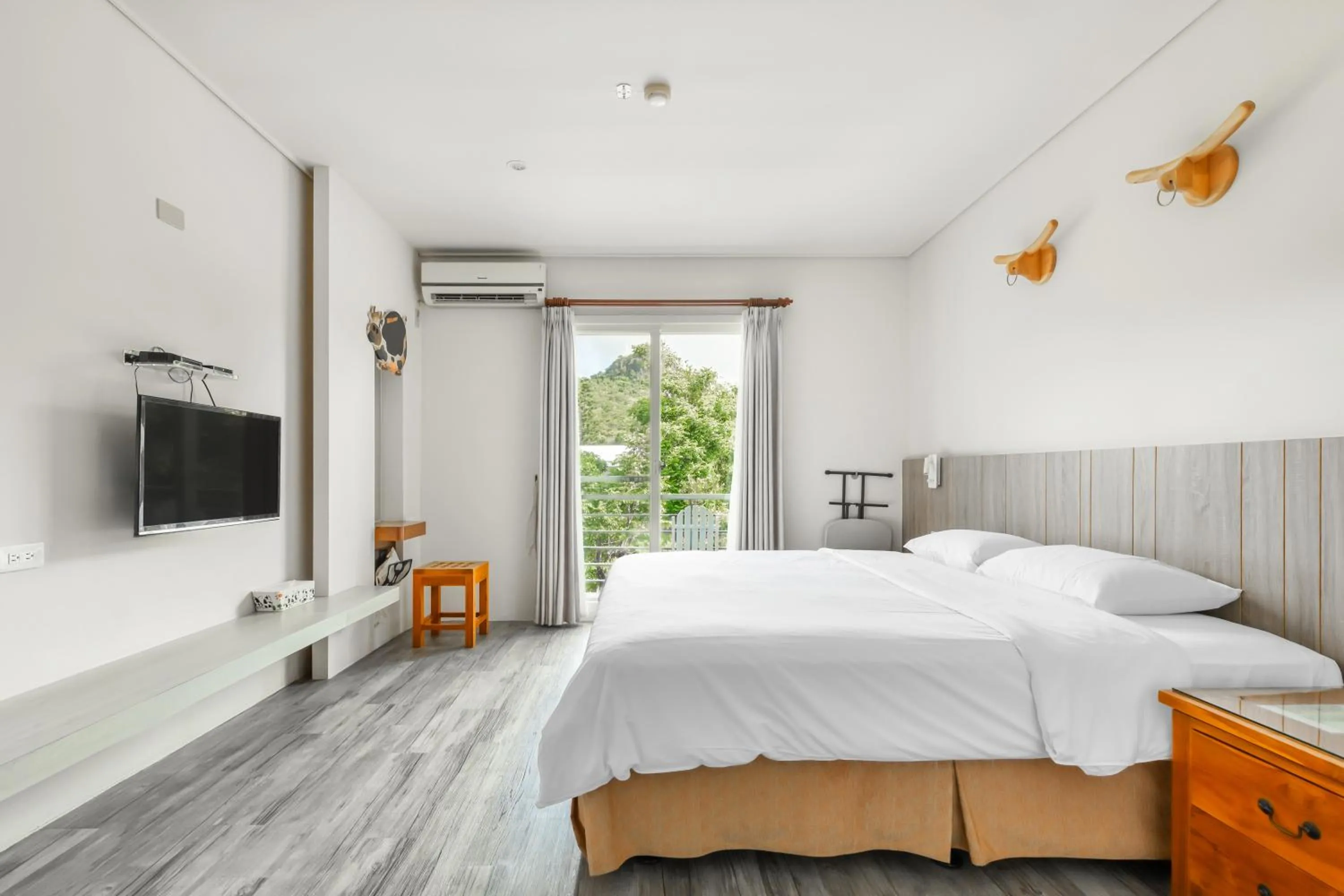 Photo of the whole room, Bed in Fairyland & Farm Guest House