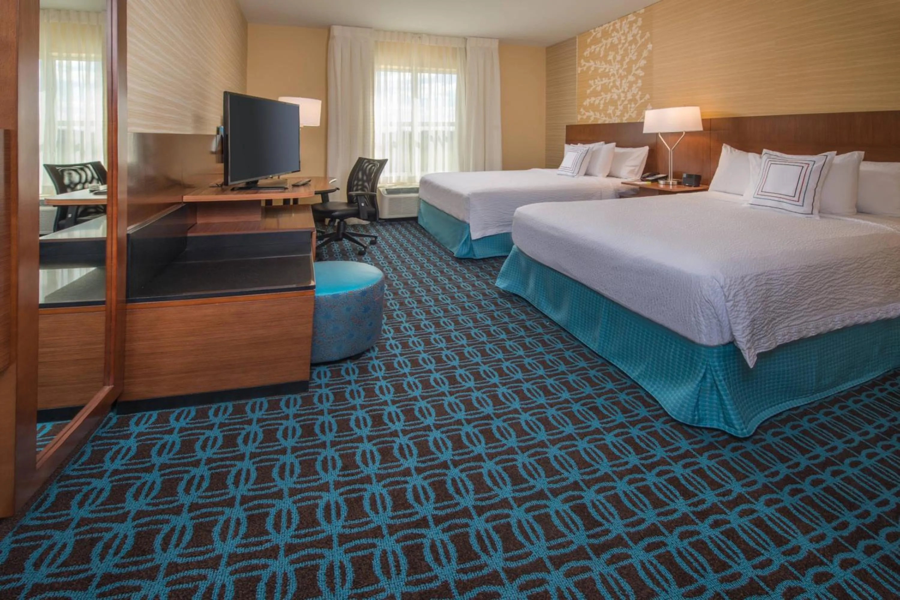 Photo of the whole room, Bed in Fairfield Inn & Suites by Marriott Easton