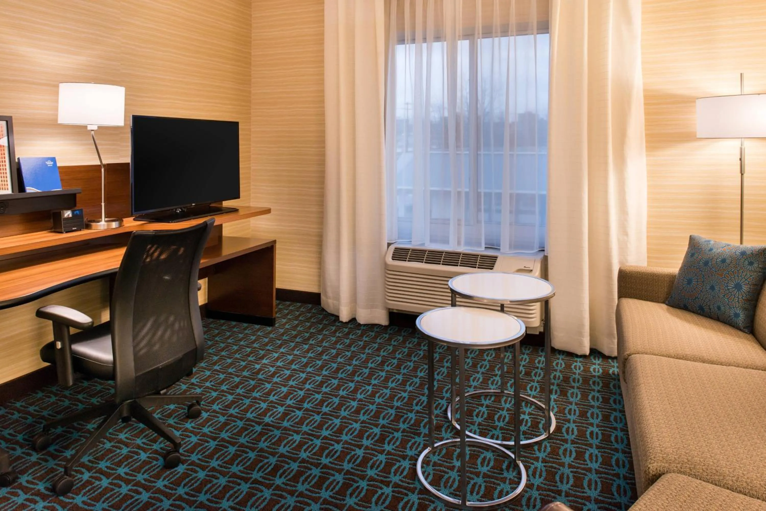 Living room in Fairfield Inn & Suites by Marriott Utica