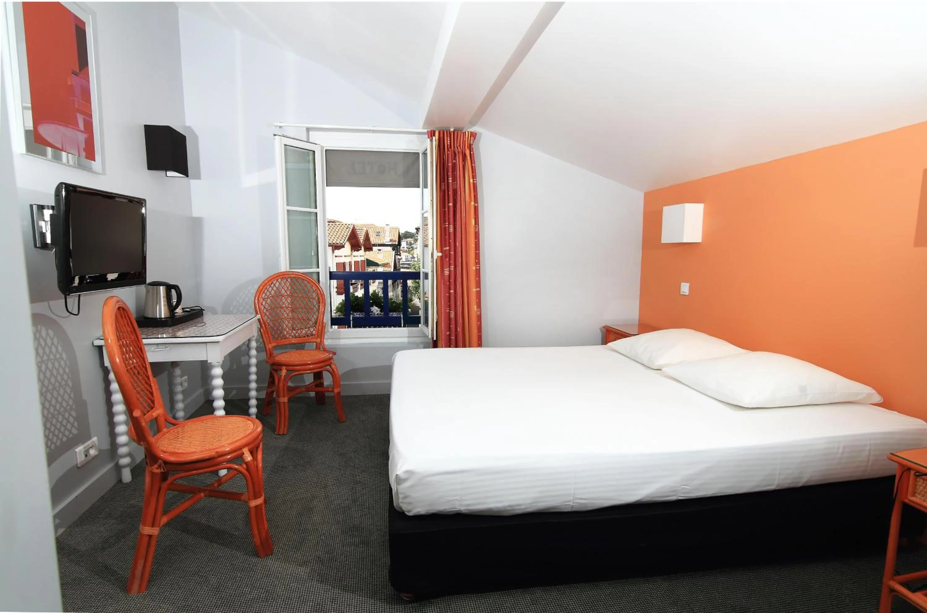 Bedroom, Bed in Hôtel Ohartzia