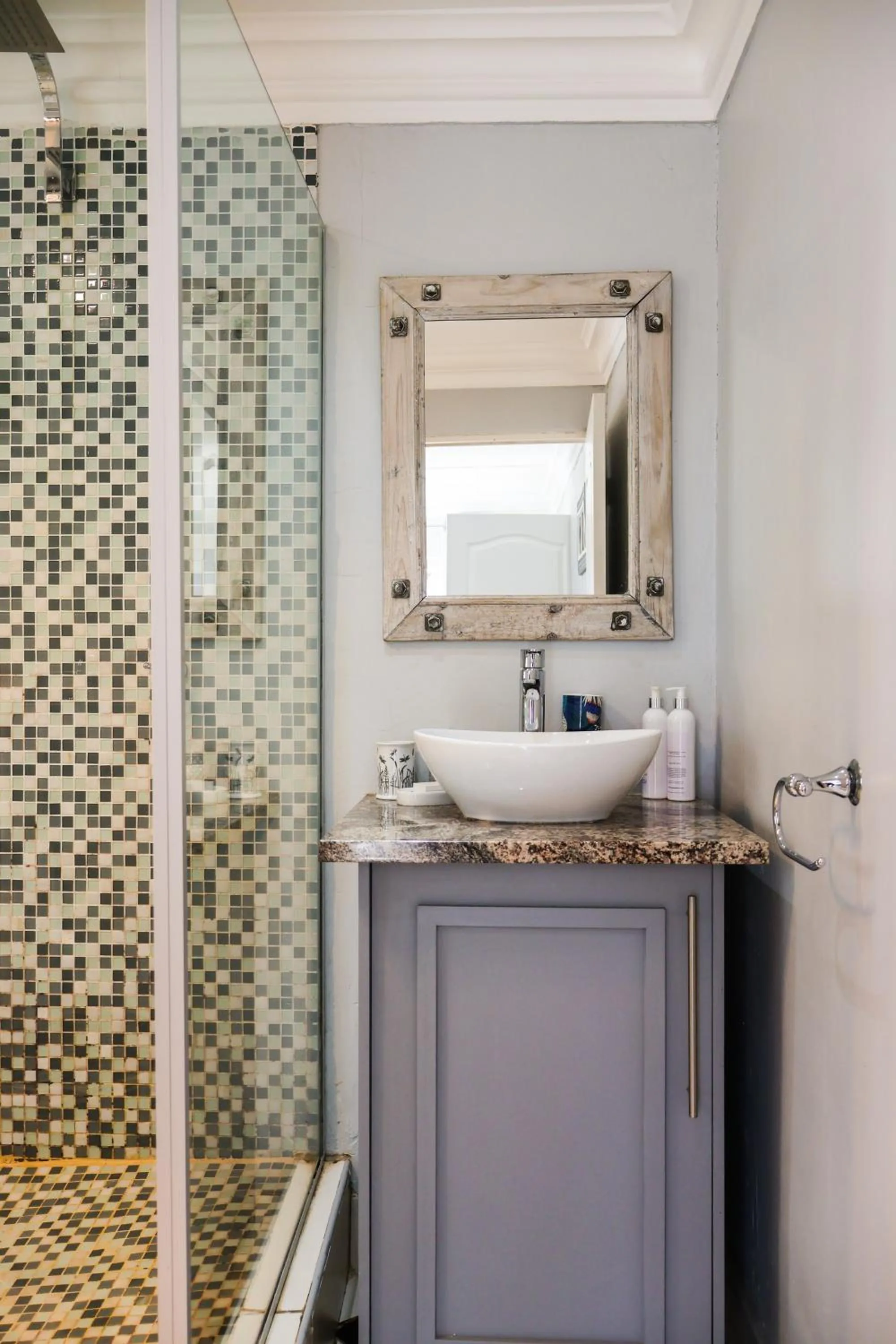 Upper House Guesthouse