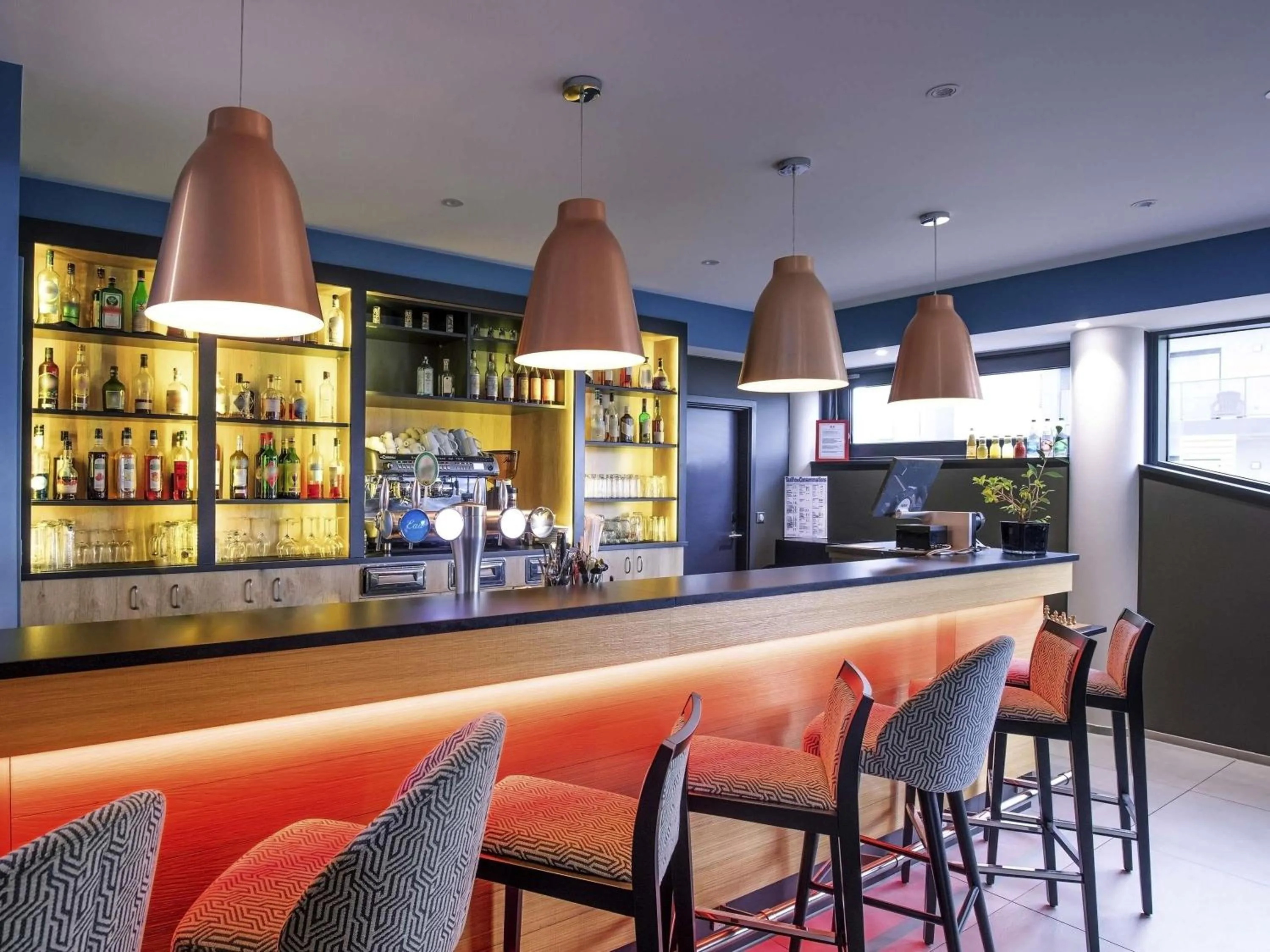 Lounge or bar in Mercure Bale Mulhouse Aeroport