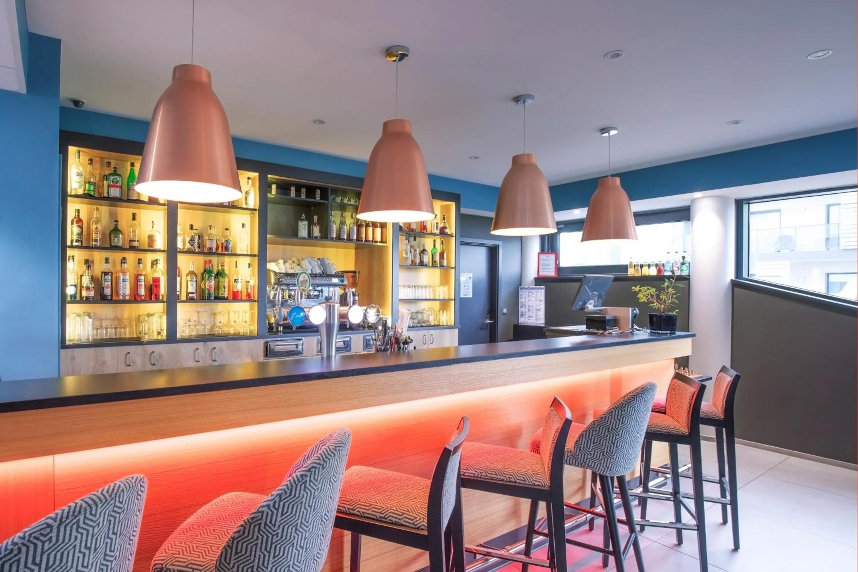 Lounge or bar in Mercure Bale Mulhouse Aeroport