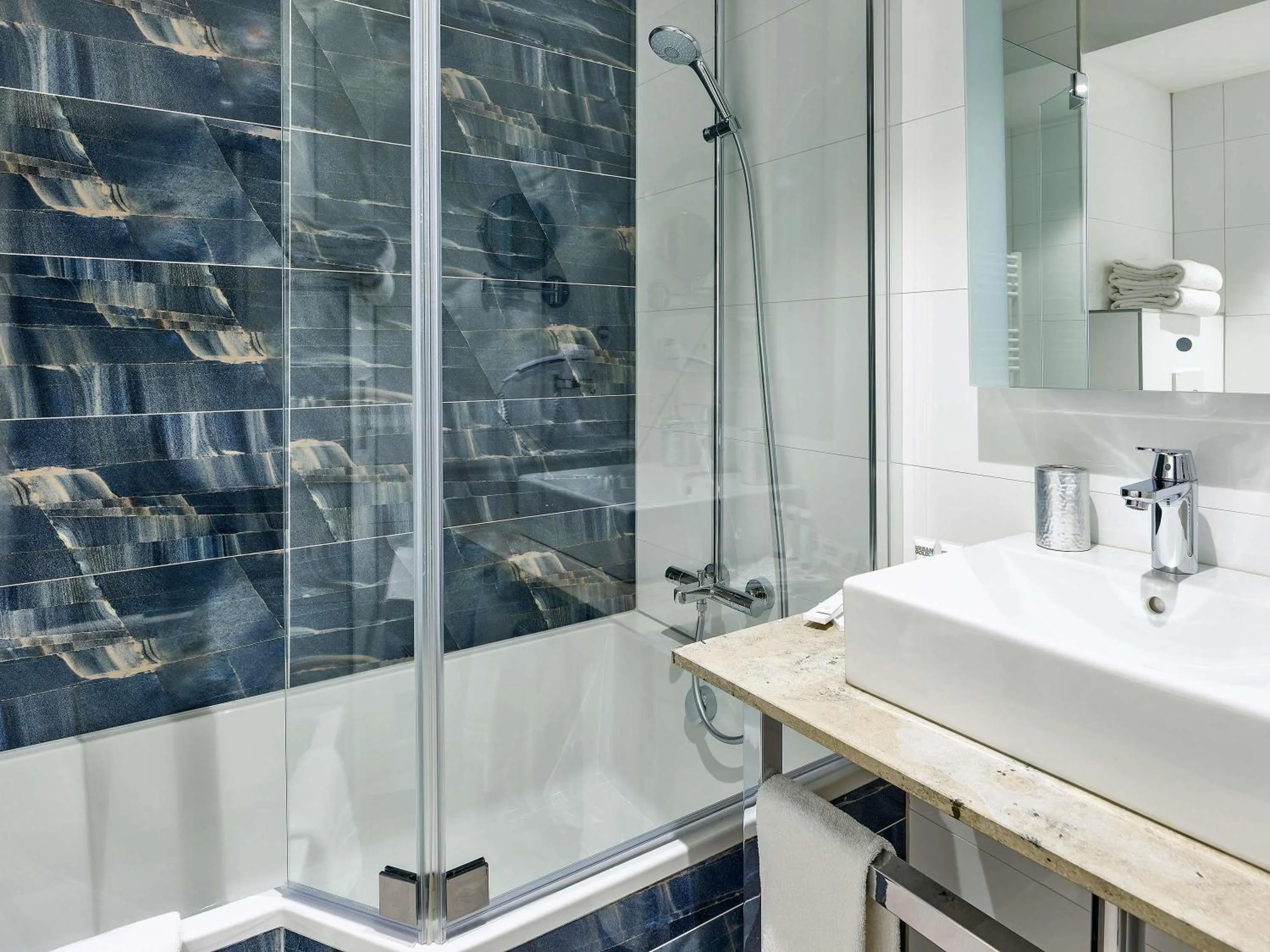 Bedroom in Mercure Bale Mulhouse Aeroport