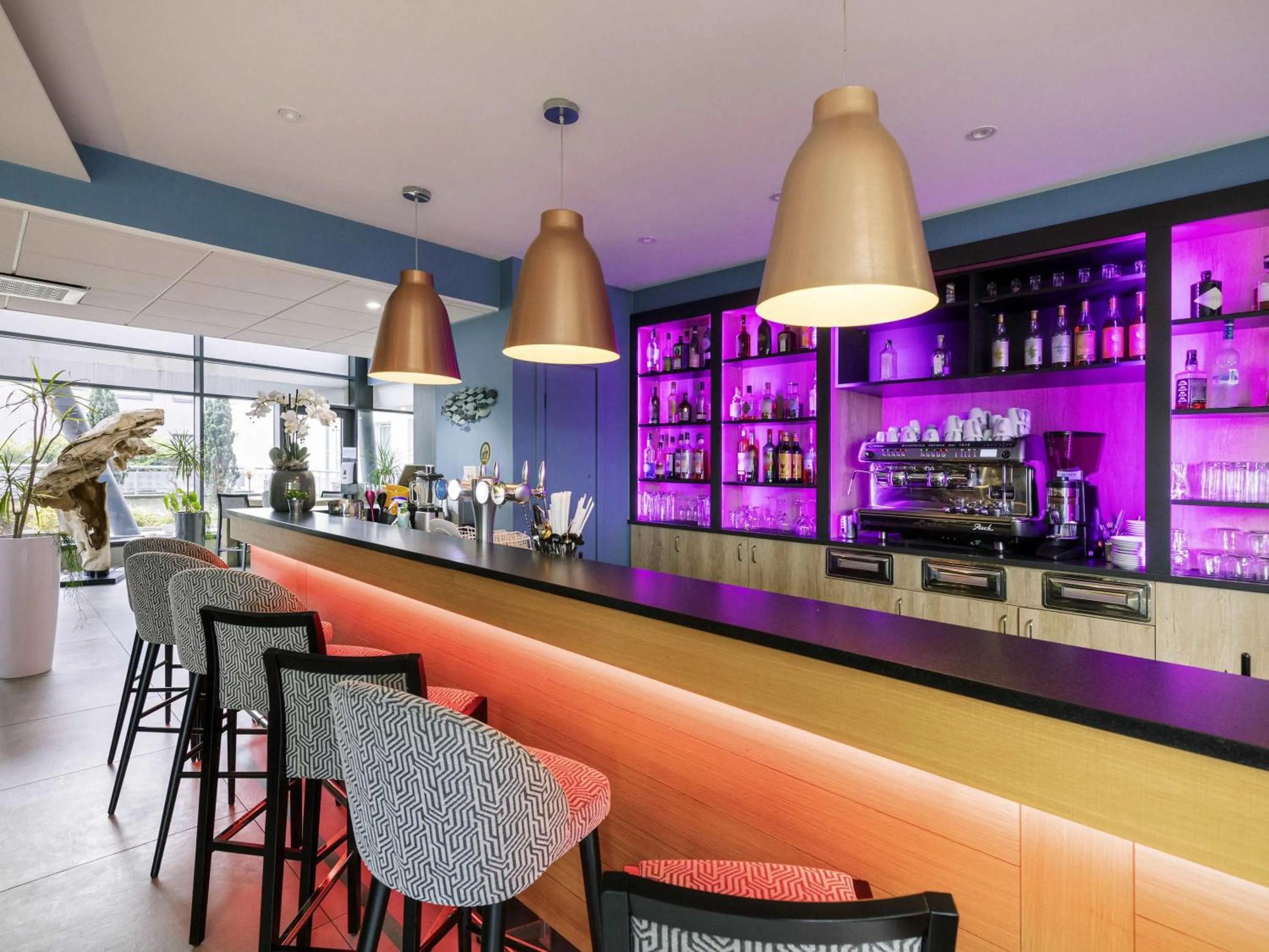 Lounge or bar in Mercure Bale Mulhouse Aeroport