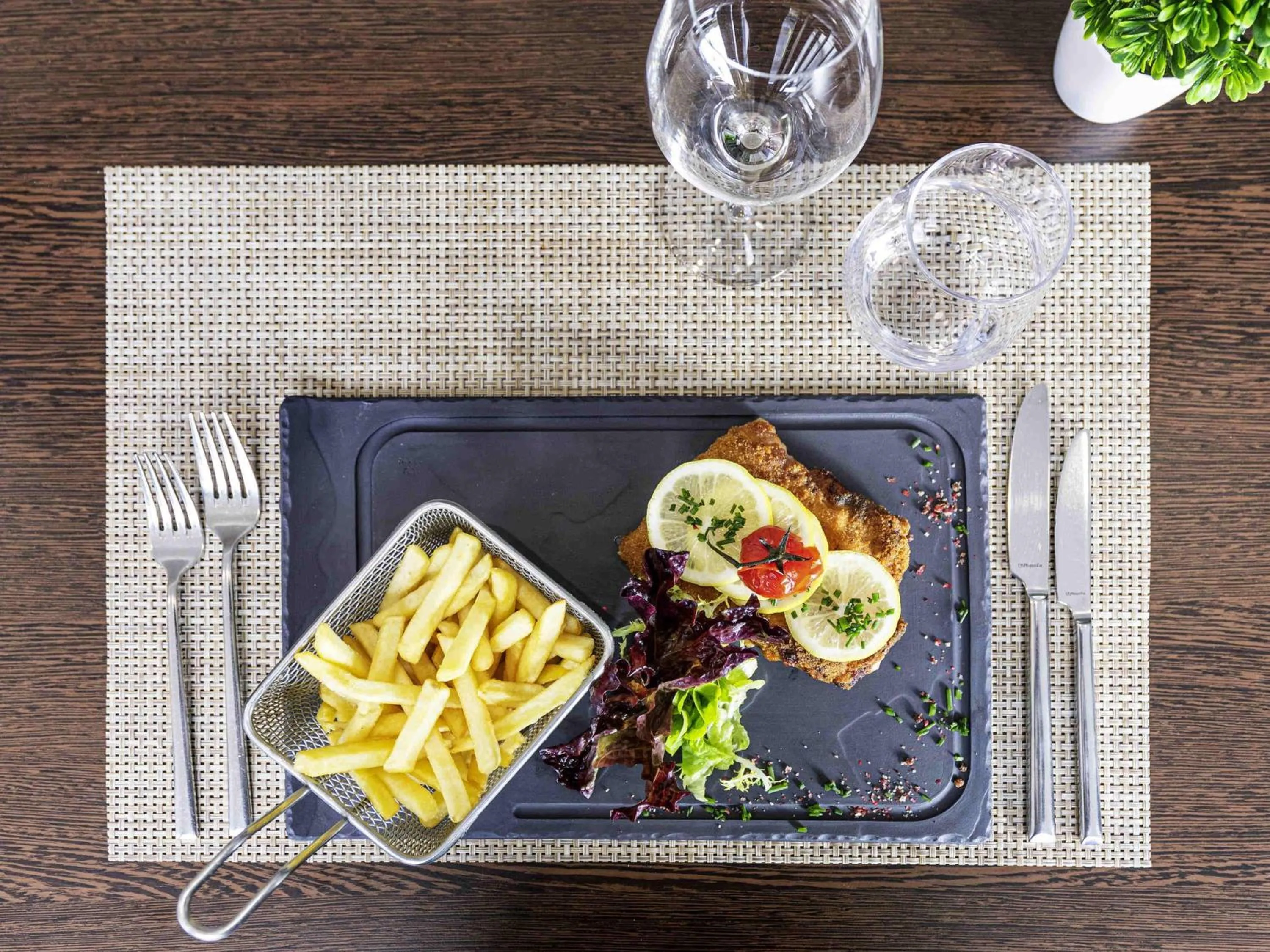 Restaurant/places to eat in Mercure Bale Mulhouse Aeroport